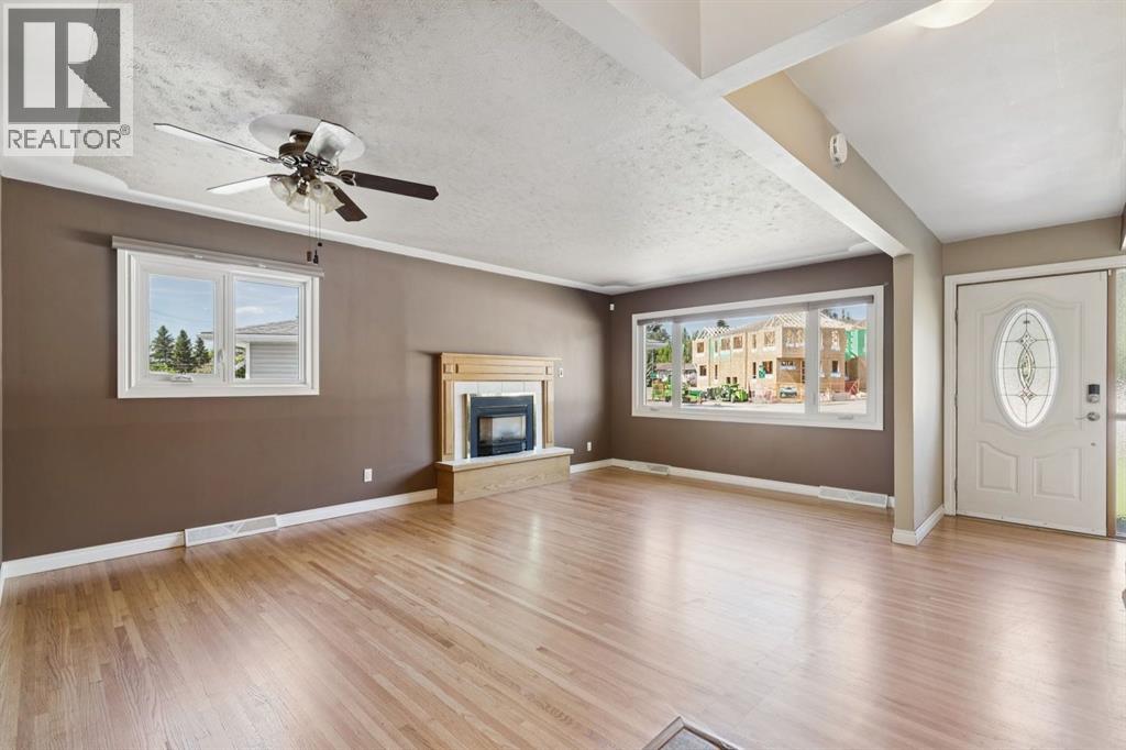 8028 5 Street Sw, Calgary, Alberta  T2V 1C5 - Photo 3 - A2317563