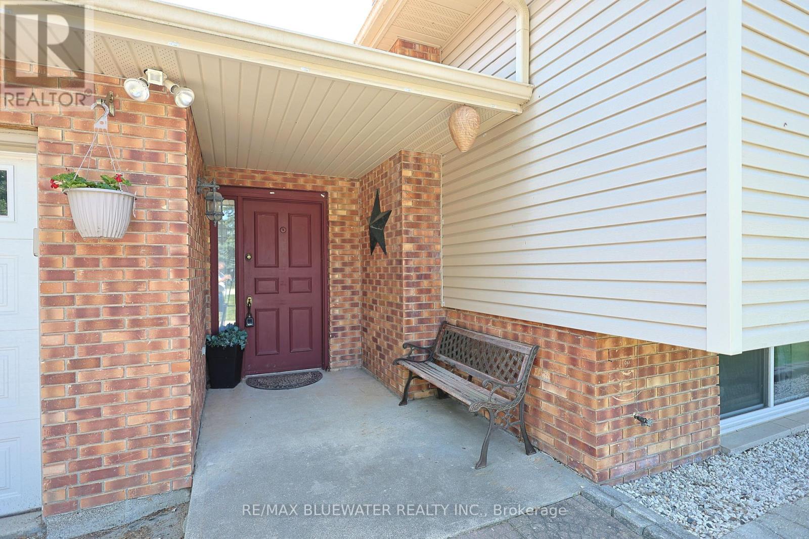 290 Anna Street, North Middlesex, Ontario  N0M 2K0 - Photo 10 - X13664234