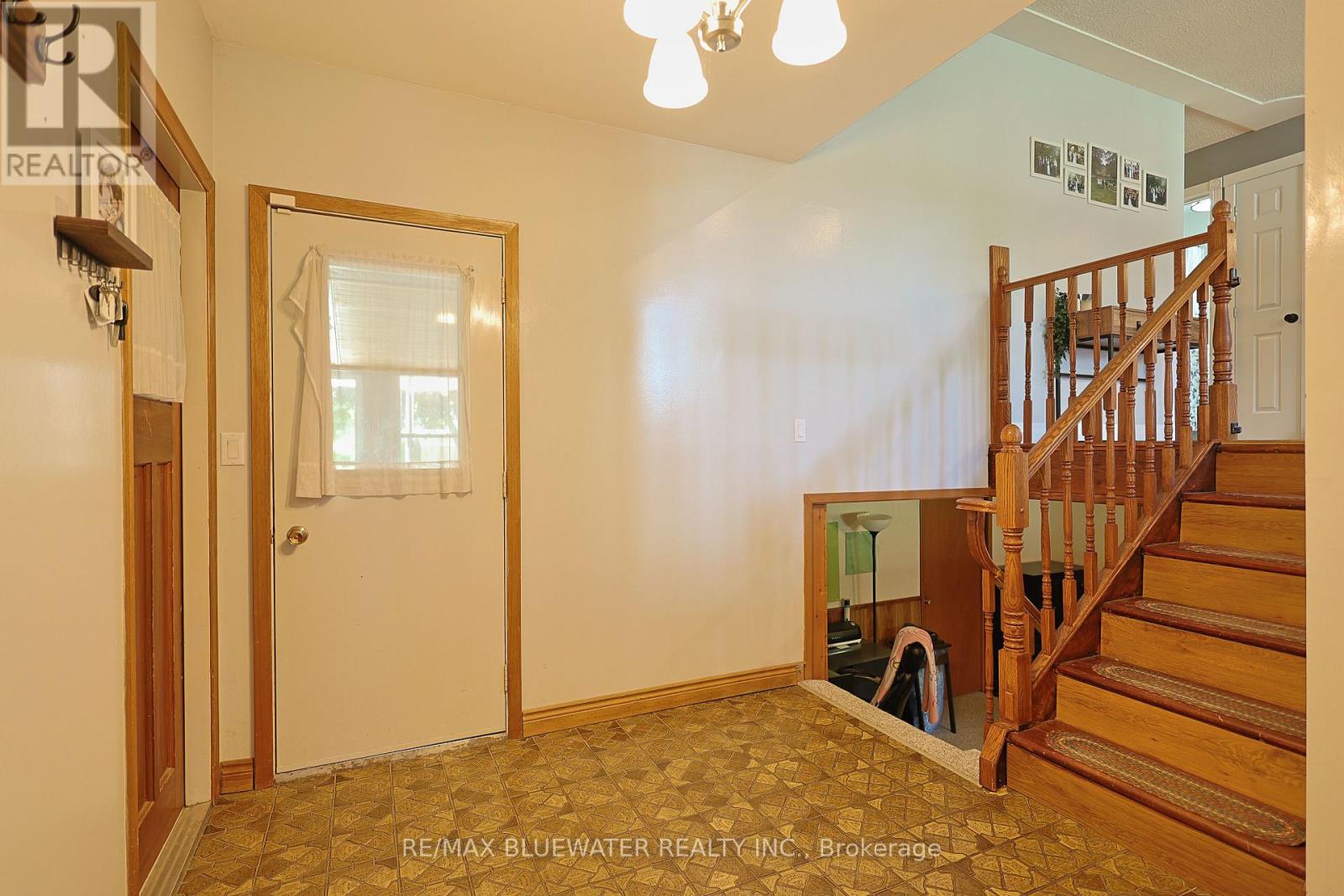 290 Anna Street, North Middlesex, Ontario  N0M 2K0 - Photo 12 - X13664234