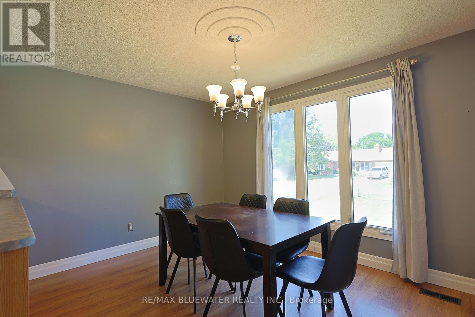 290 Anna Street, North Middlesex, Ontario  N0M 2K0 - Photo 19 - X13664234