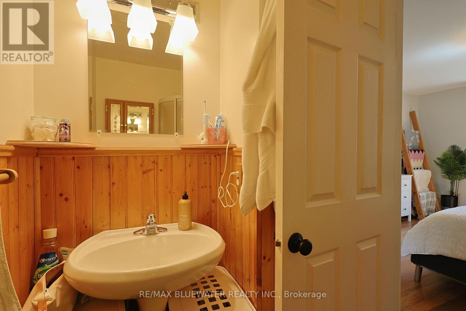 290 Anna Street, North Middlesex, Ontario  N0M 2K0 - Photo 30 - X13664234