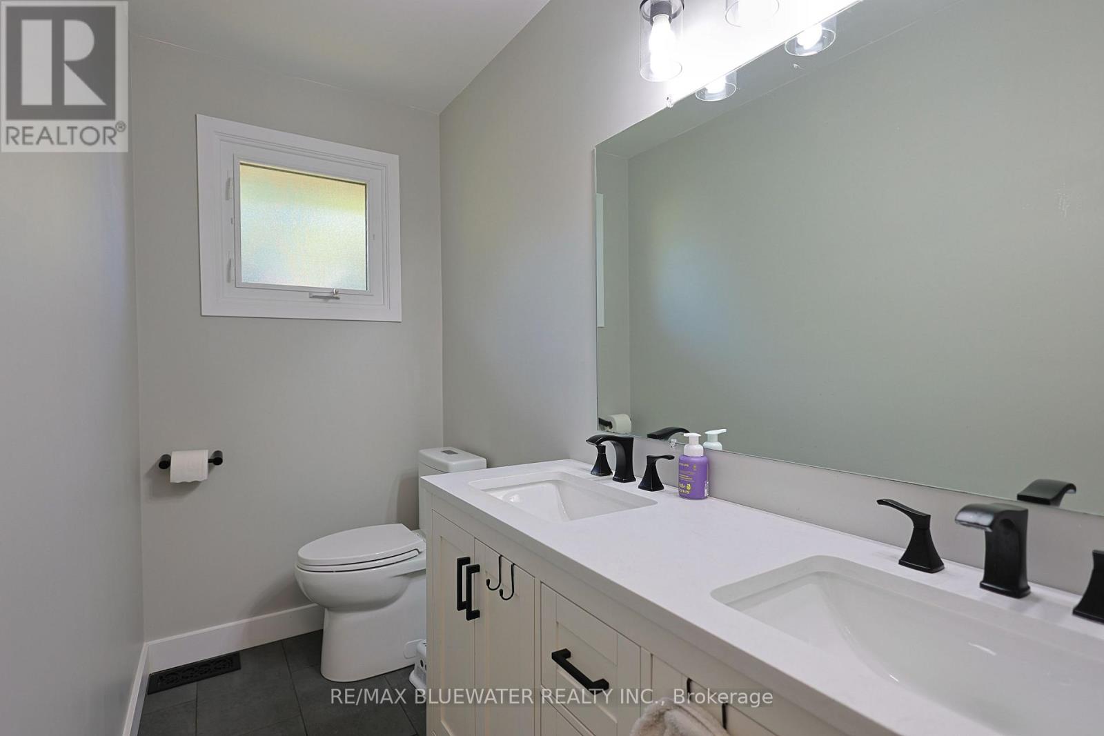 290 Anna Street, North Middlesex, Ontario  N0M 2K0 - Photo 34 - X13664234
