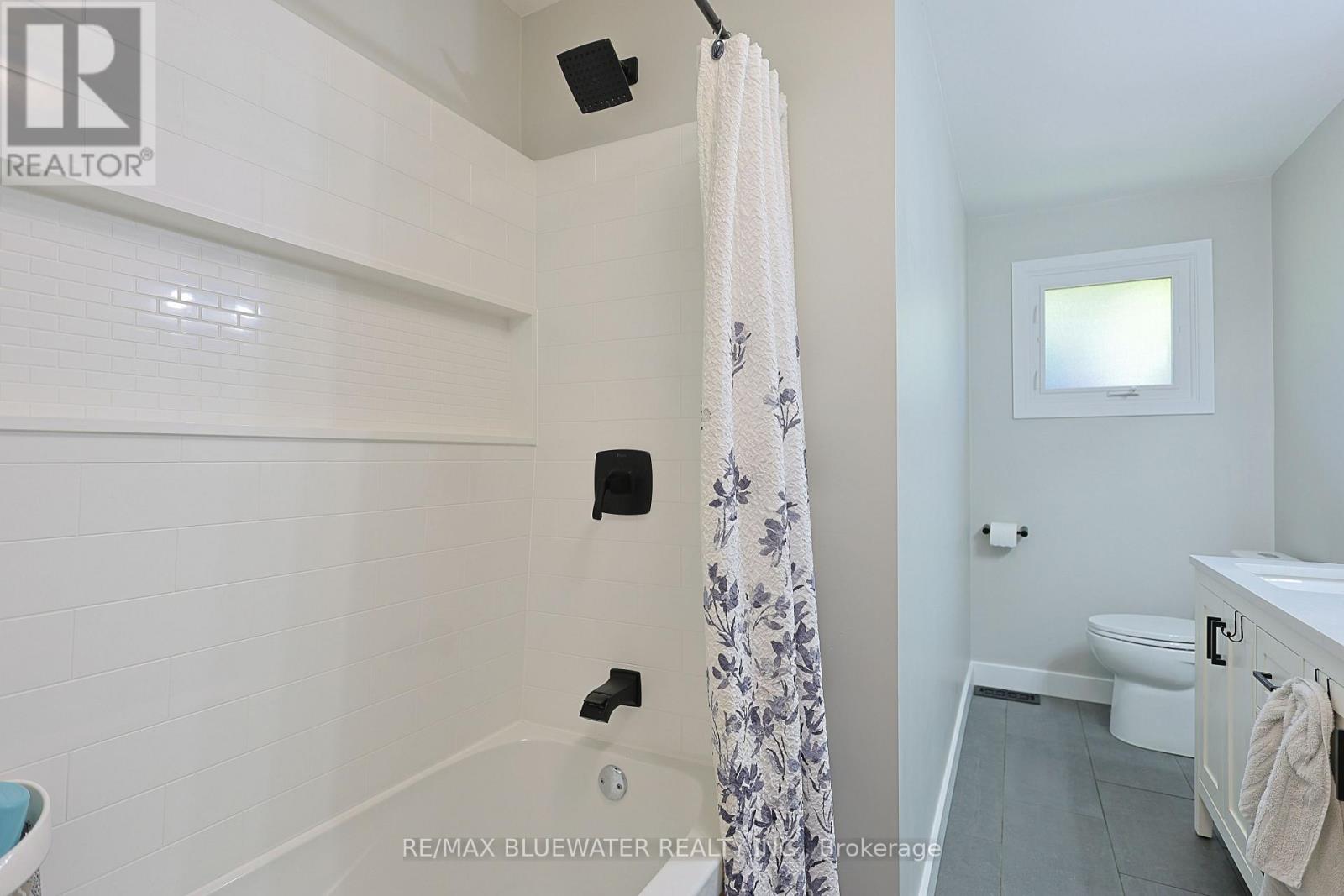 290 Anna Street, North Middlesex, Ontario  N0M 2K0 - Photo 35 - X13664234