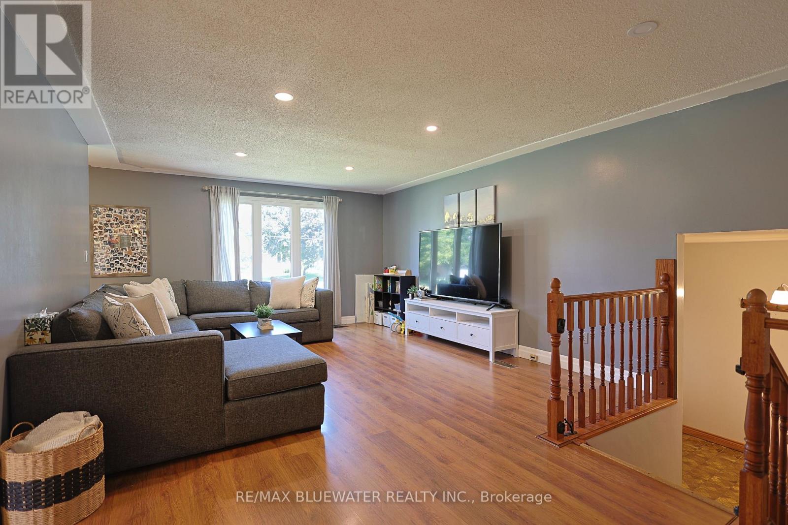 290 Anna Street, North Middlesex, Ontario  N0M 2K0 - Photo 4 - X13664234