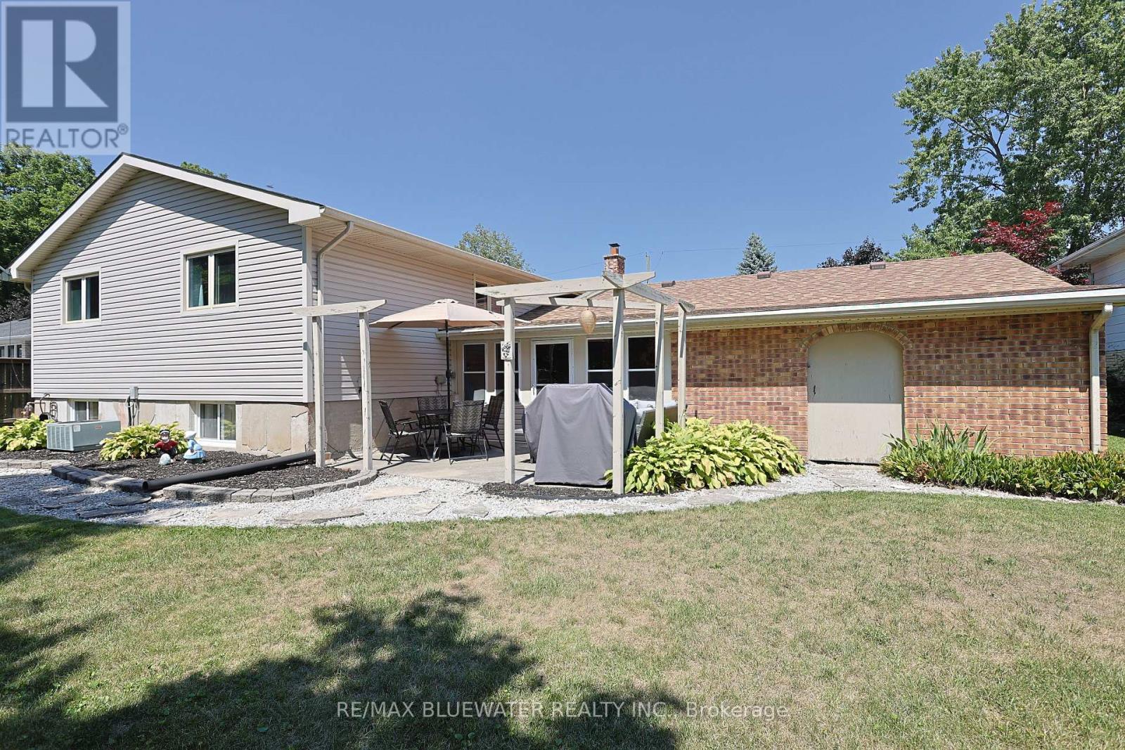 290 Anna Street, North Middlesex, Ontario  N0M 2K0 - Photo 46 - X13664234