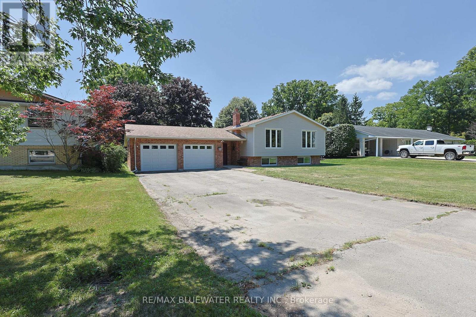 290 Anna Street, North Middlesex, Ontario  N0M 2K0 - Photo 8 - X13664234