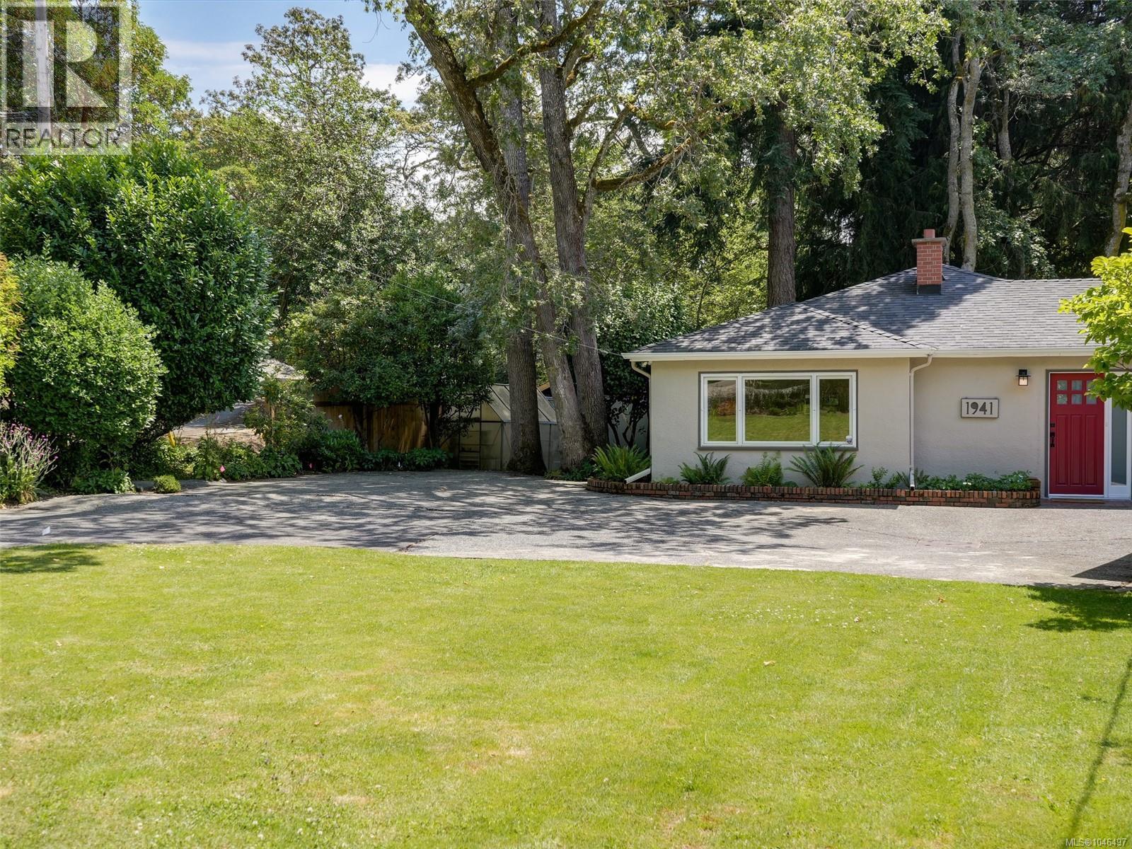 1941 Mayfair Dr, Saanich, British Columbia  V8P 1R1 - Photo 37 - 1046497