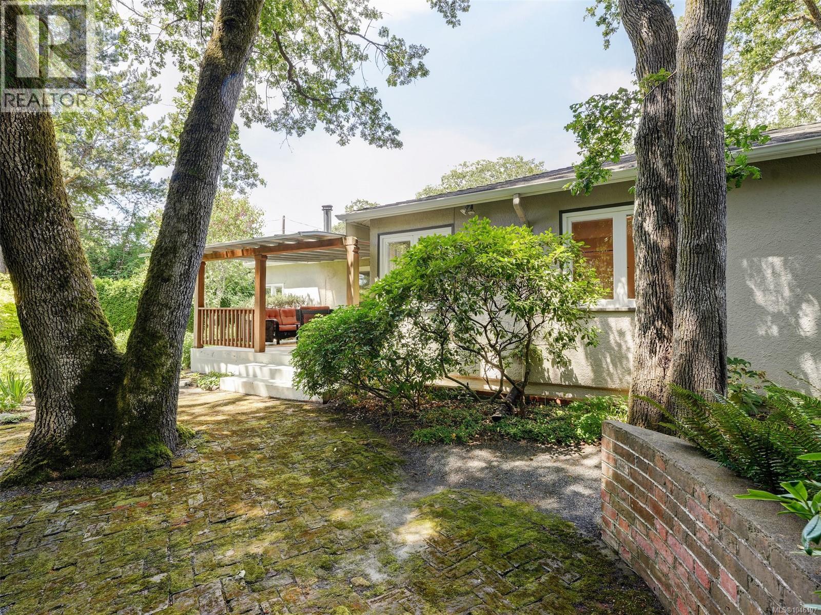 1941 Mayfair Dr, Saanich, British Columbia  V8P 1R1 - Photo 42 - 1046497