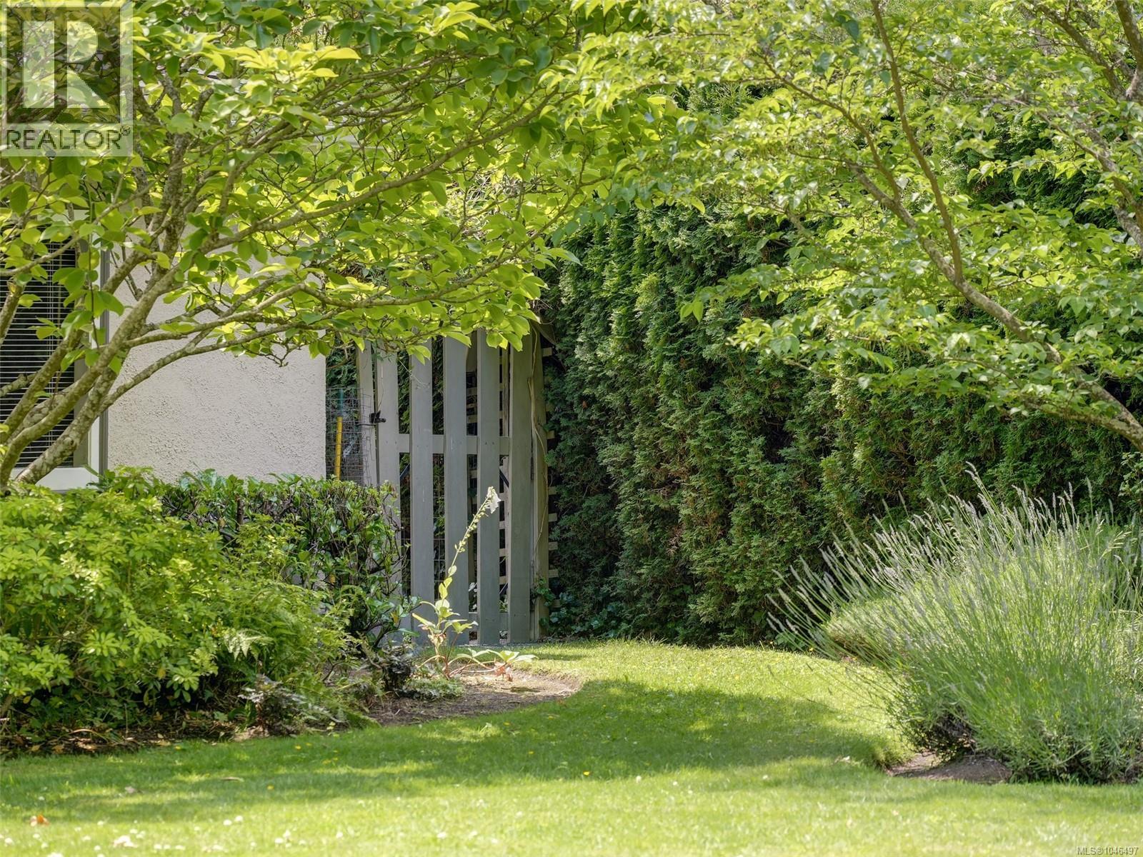 1941 Mayfair Dr, Saanich, British Columbia  V8P 1R1 - Photo 44 - 1046497