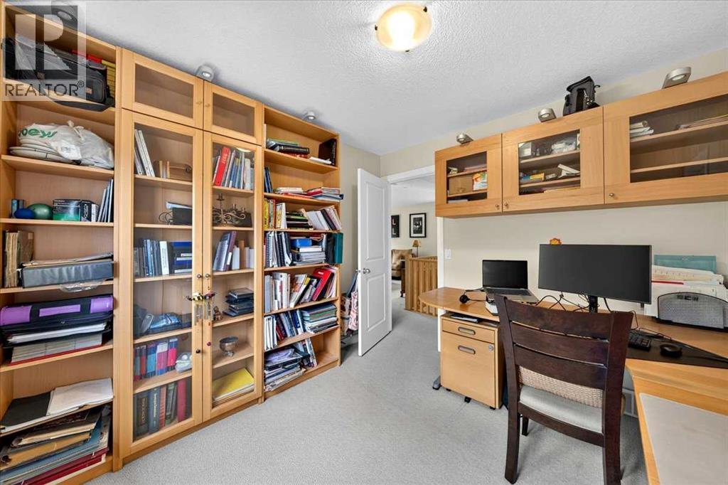 60 Sherwood Crescent NW, Calgary, Alberta  T3R 0G2 - Photo 31 - A2322660