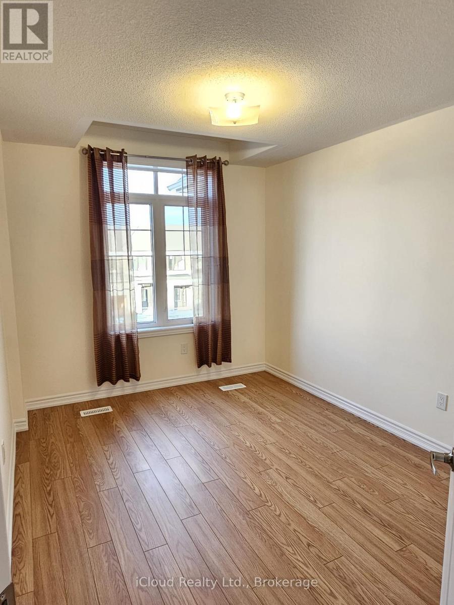 9 Durham Avenue, Barrie, Ontario  L9J 0W2 - Photo 6 - S13533508