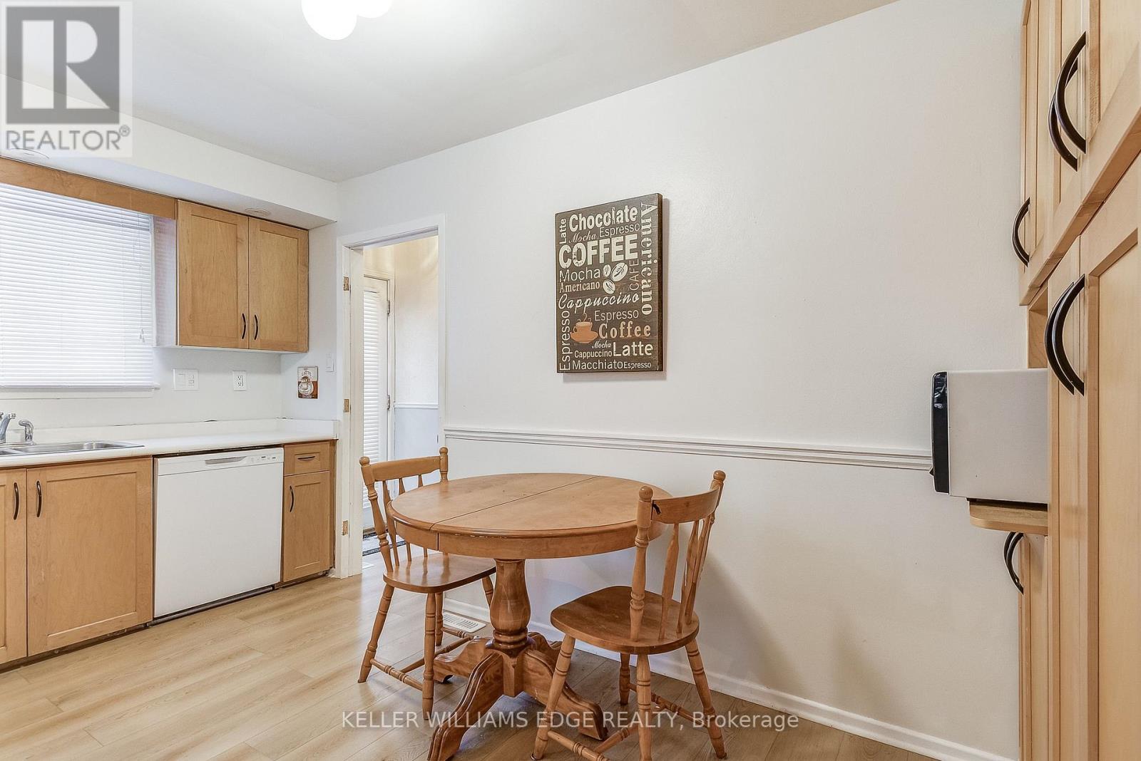 2145 Sandringham Drive, Burlington, Ontario L7P 1T8 - Photo 8 - W12961720