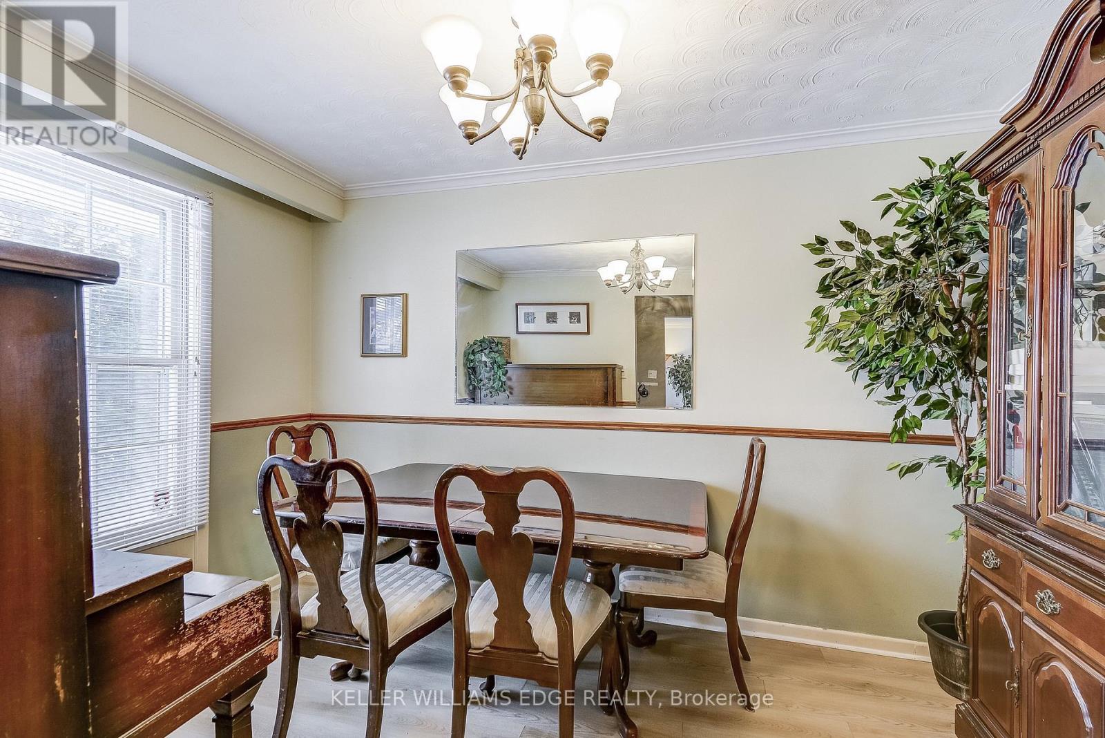 2145 Sandringham Drive, Burlington, Ontario L7P 1T8 - Photo 5 - W12961720