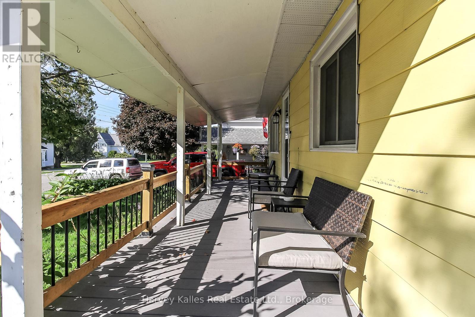 27 Peel Street, Penetanguishene, Ontario  L9M 1A5 - Photo 11 - S13664216