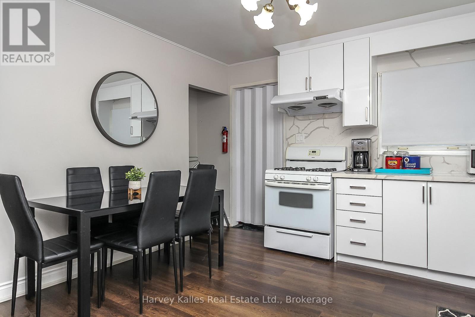 27 Peel Street, Penetanguishene, Ontario  L9M 1A5 - Photo 17 - S13664216