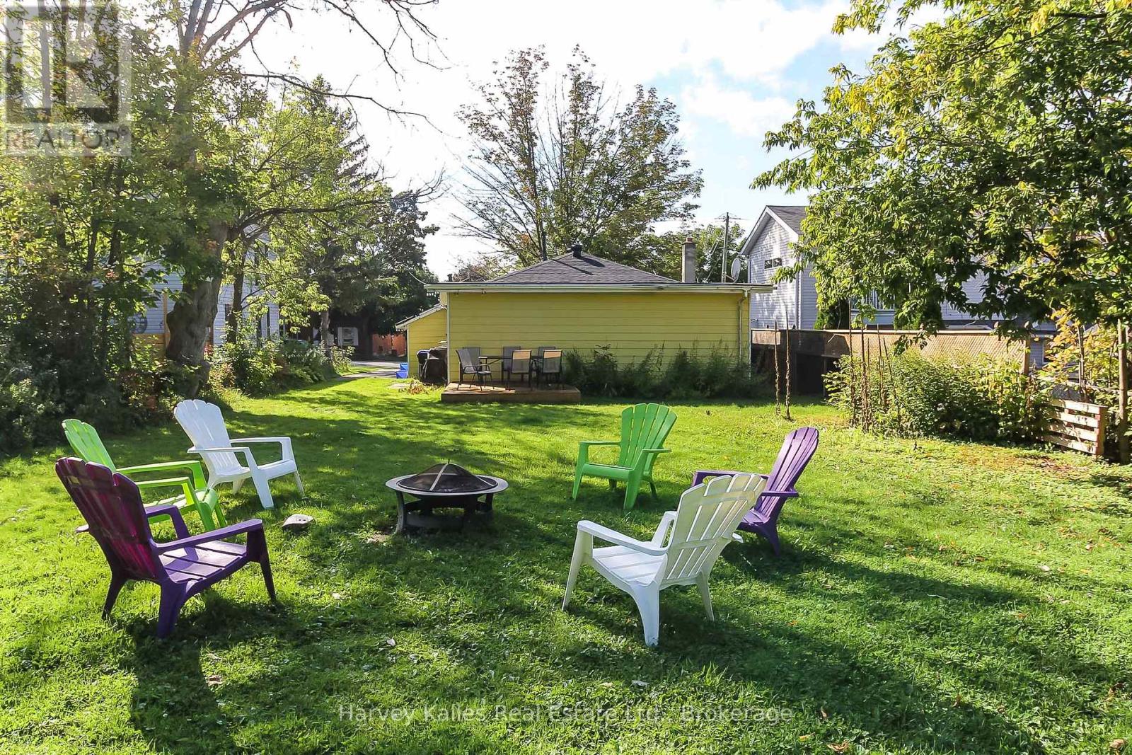 27 Peel Street, Penetanguishene, Ontario  L9M 1A5 - Photo 8 - S13664216
