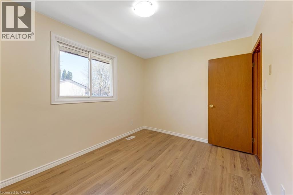 402 Lakeview Drive, Waterloo, Ontario  N2L 4Z6 - Photo 16 - 40851902