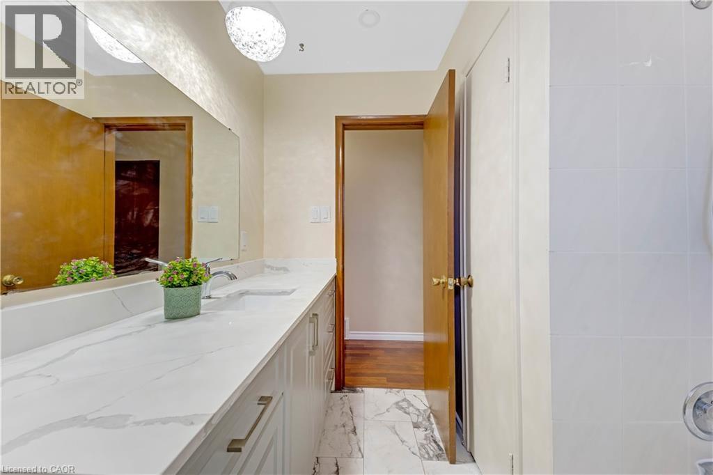 402 Lakeview Drive, Waterloo, Ontario  N2L 4Z6 - Photo 22 - 40851902