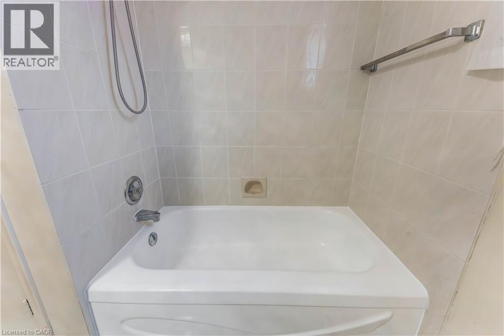 402 Lakeview Drive, Waterloo, Ontario  N2L 4Z6 - Photo 23 - 40851902