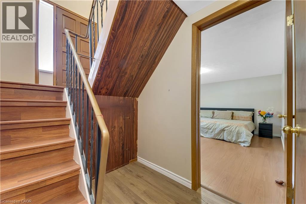 402 Lakeview Drive, Waterloo, Ontario  N2L 4Z6 - Photo 4 - 40851902