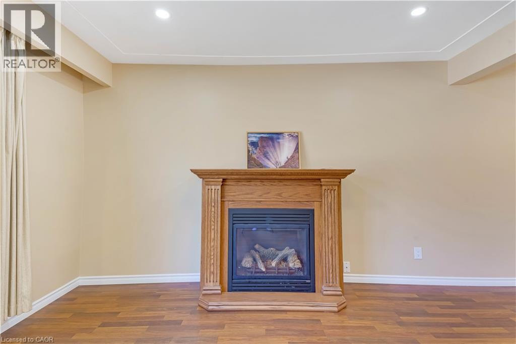 402 Lakeview Drive, Waterloo, Ontario  N2L 4Z6 - Photo 5 - 40851902