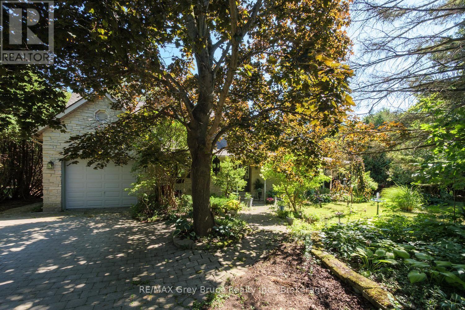 6 Kirkland Place, South Bruce Peninsula, Ontario  N0H 2G0 - Photo 2 - X13664184