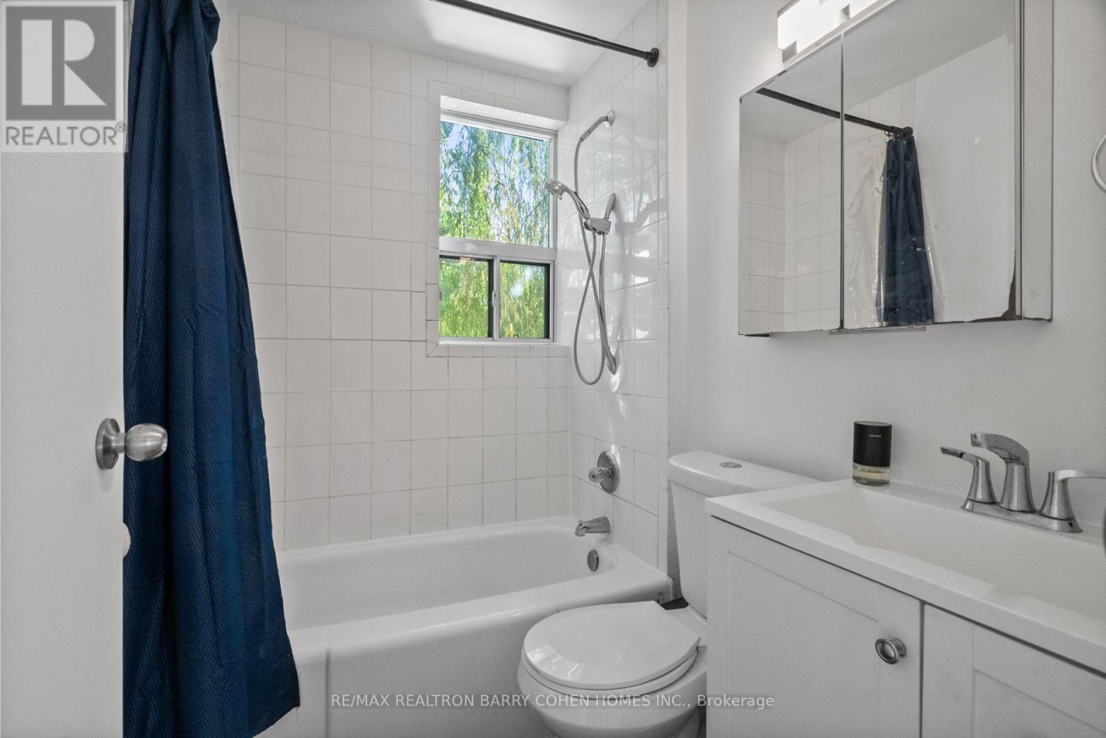 Upper - 371 Howland Avenue, Toronto, Ontario M5R 3C1 - Photo 13 - C13664176