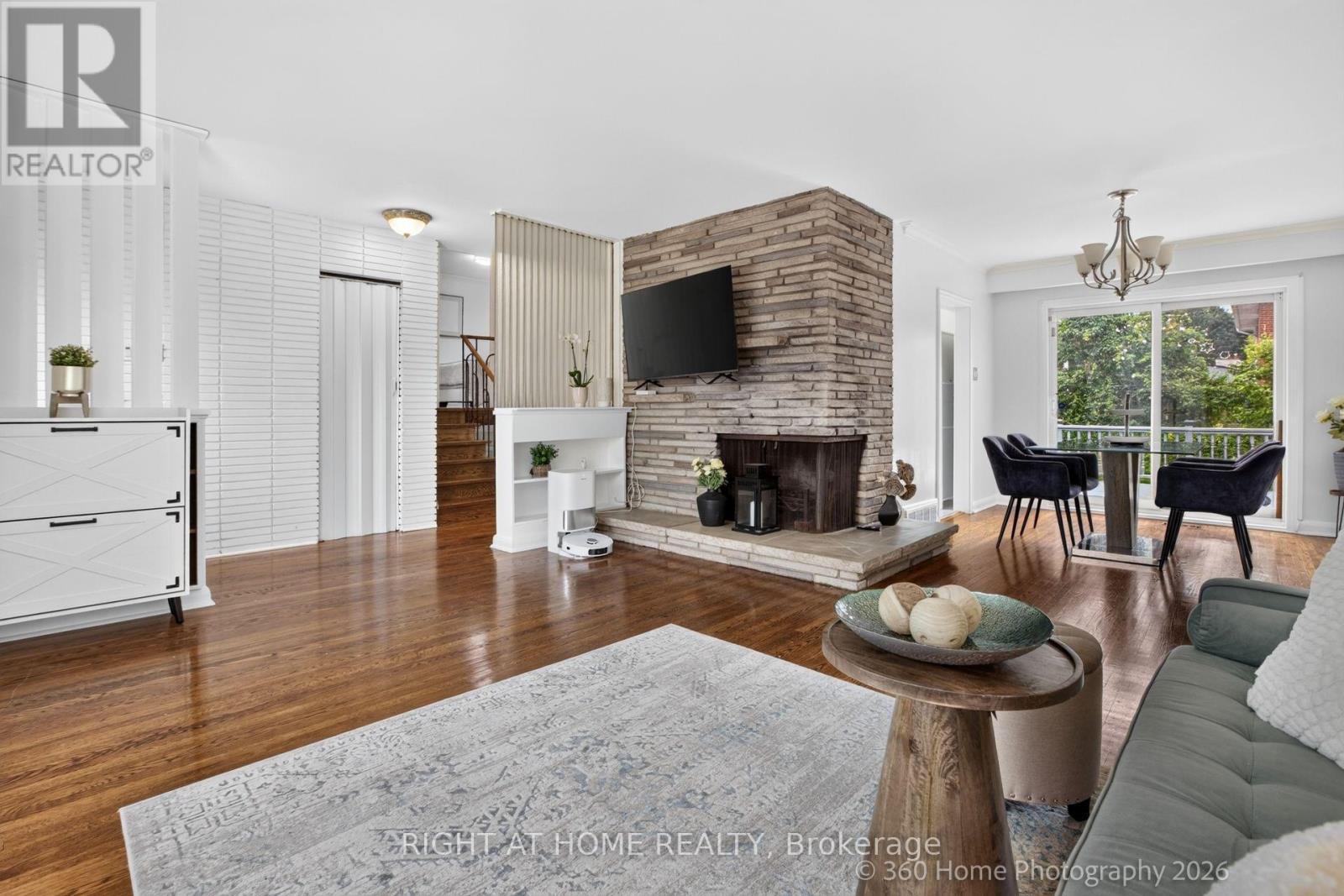 100 Perivale Crescent, Toronto, Ontario M1J 2C3 - Photo 2 - E13664308