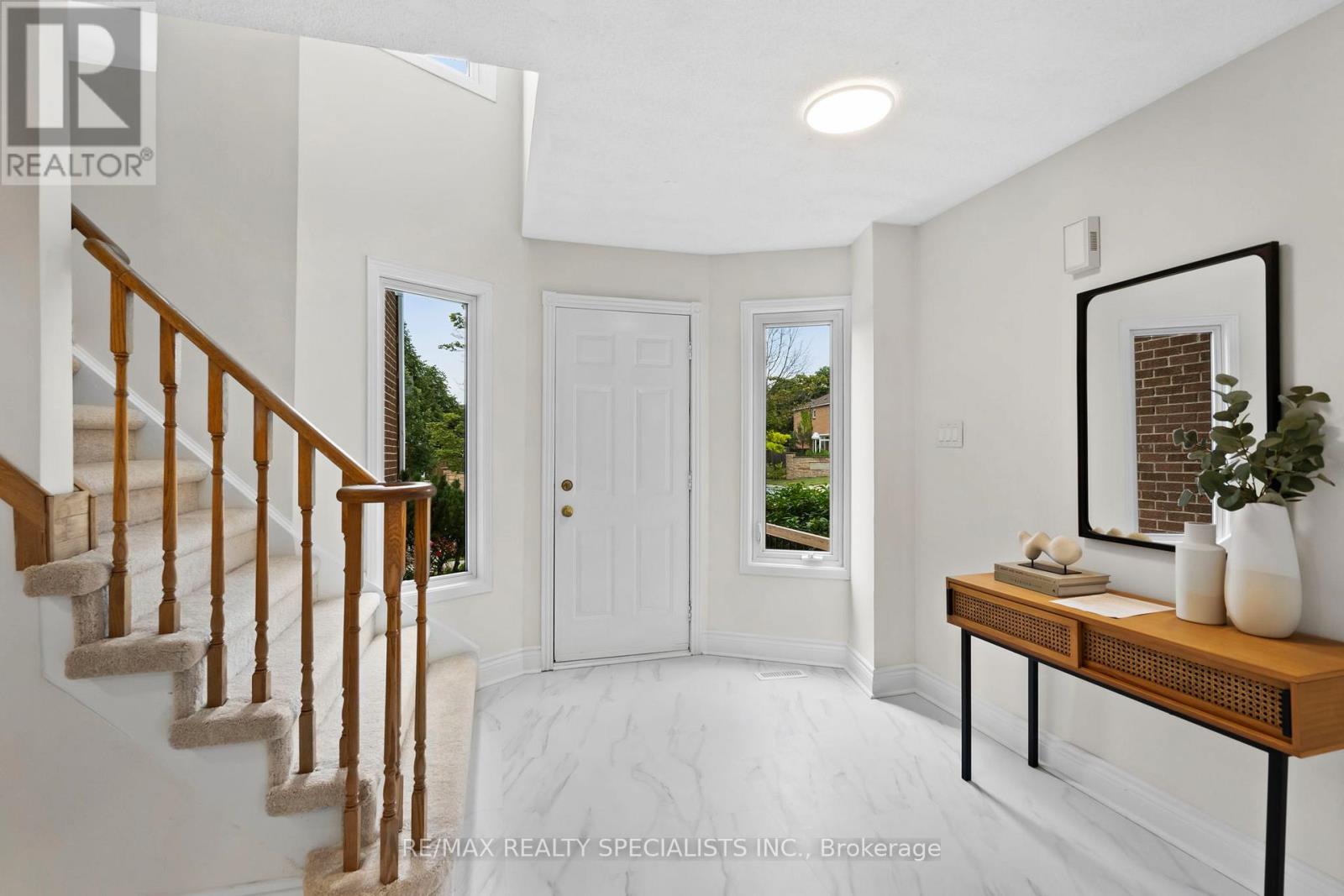 38 Springfield Way, Vaughan, Ontario  L4J 5E5 - Photo 2 - N13664196