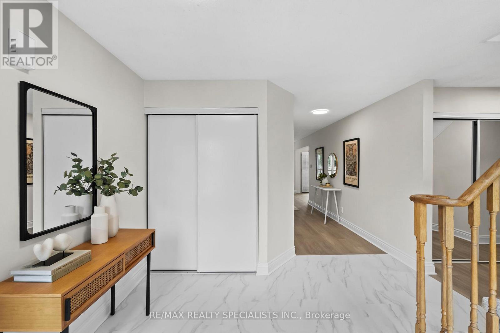 38 Springfield Way, Vaughan, Ontario  L4J 5E5 - Photo 3 - N13664196
