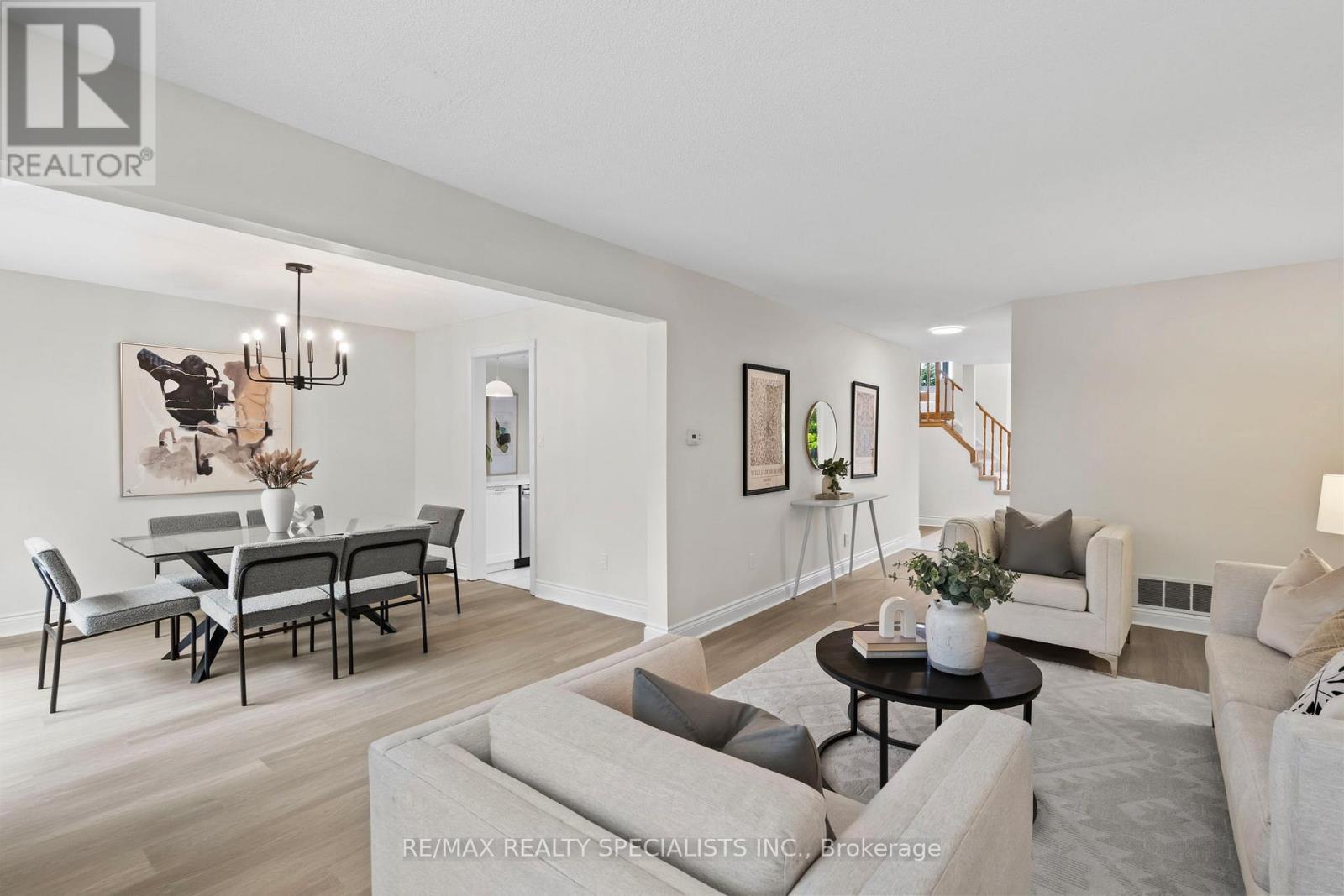 38 Springfield Way, Vaughan, Ontario  L4J 5E5 - Photo 7 - N13664196
