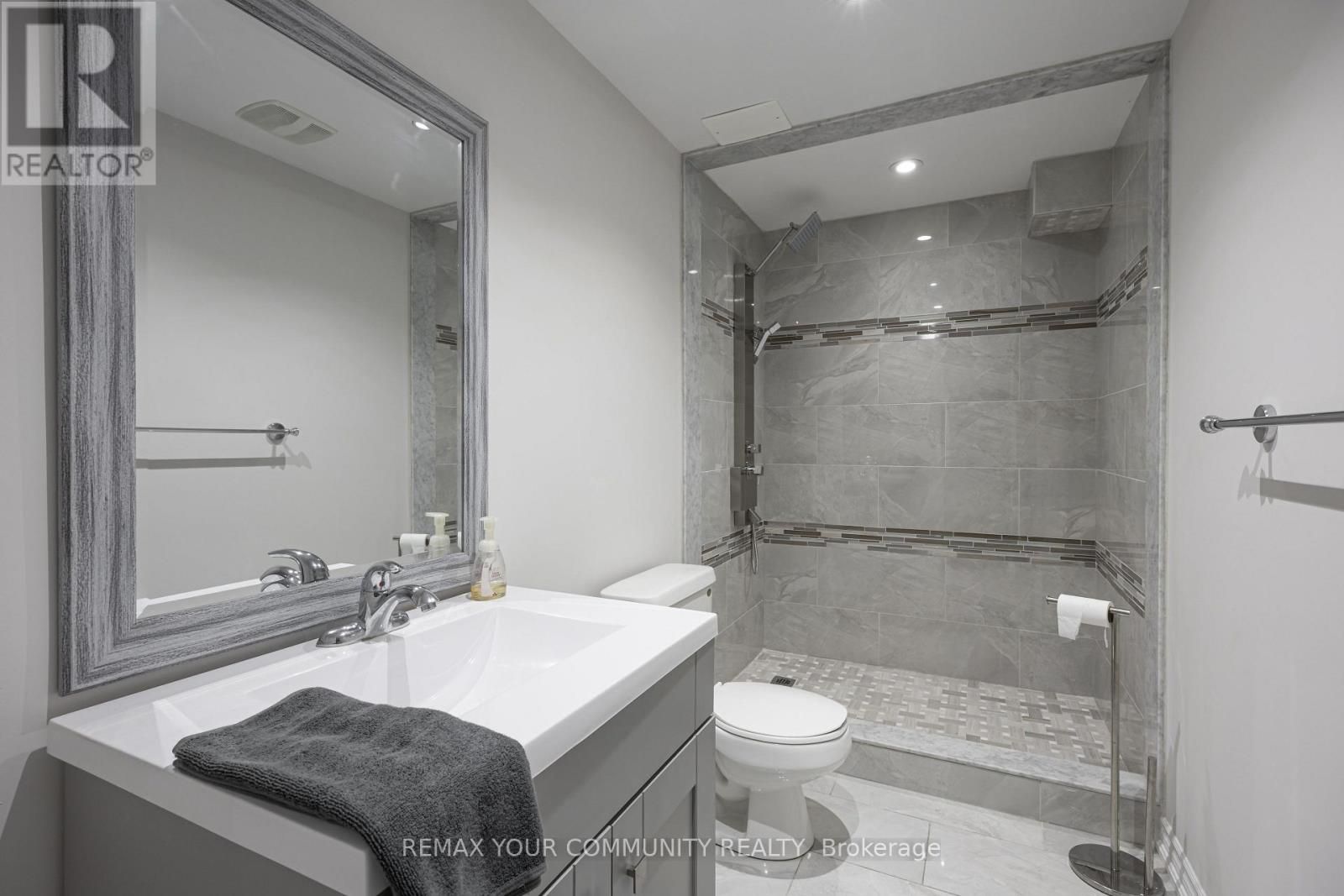 47 Vandervoort Drive, Richmond Hill, Ontario  L4E 0C7 - Photo 41 - N13664248