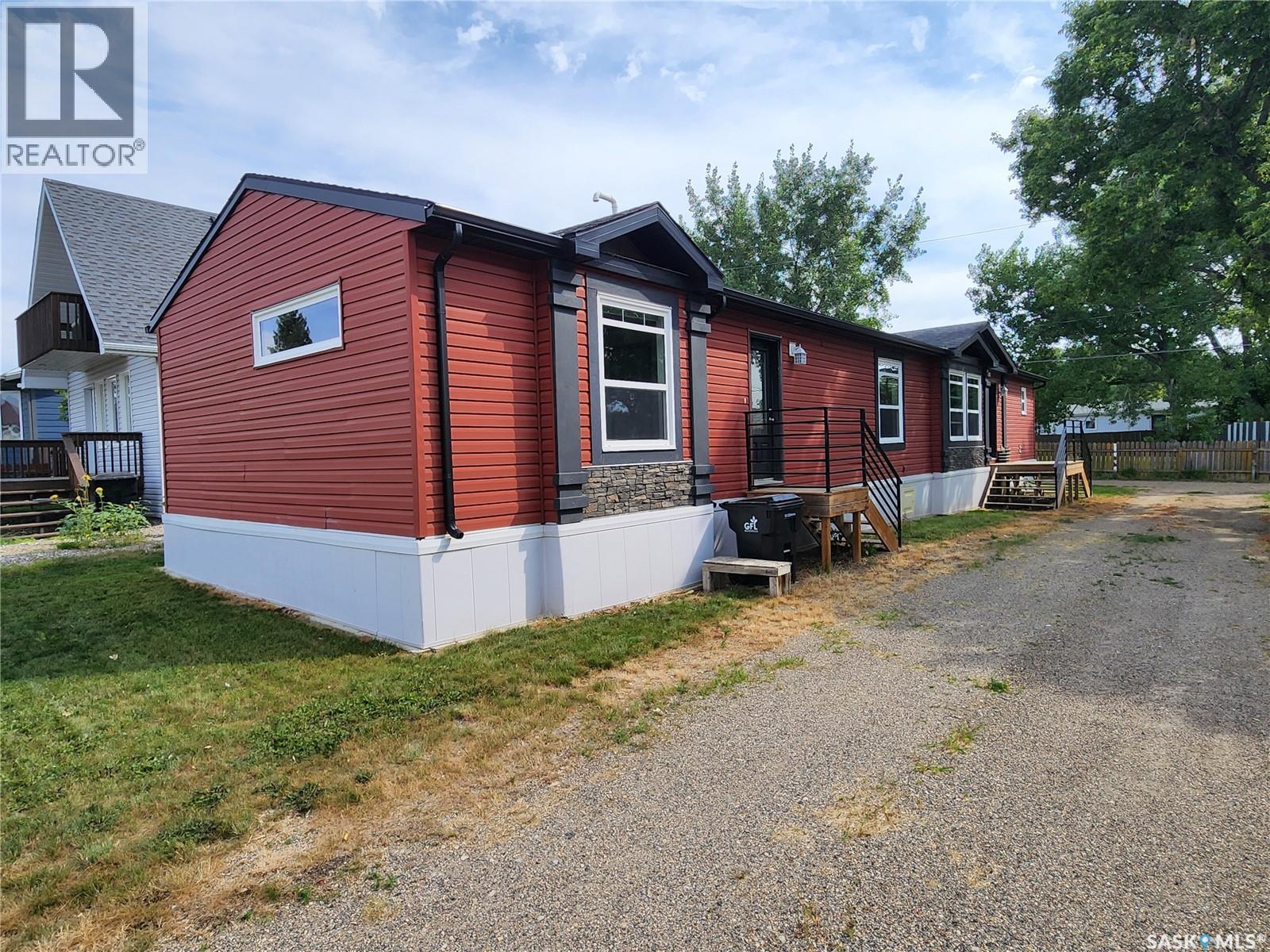 417 Young Street, Bienfait, Saskatchewan  S0C 0M0 - Photo 1 - SK045283