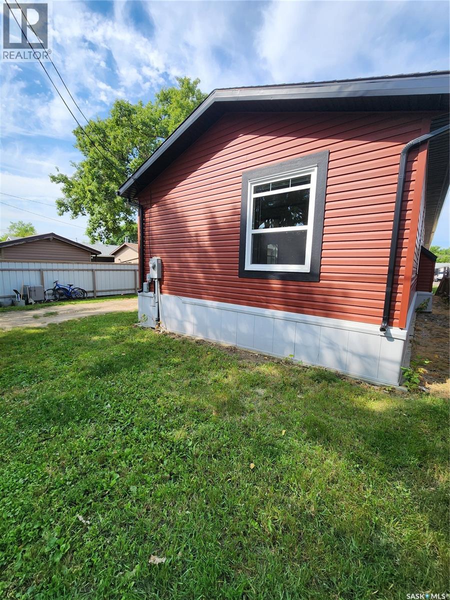 417 Young Street, Bienfait, Saskatchewan  S0C 0M0 - Photo 32 - SK045283