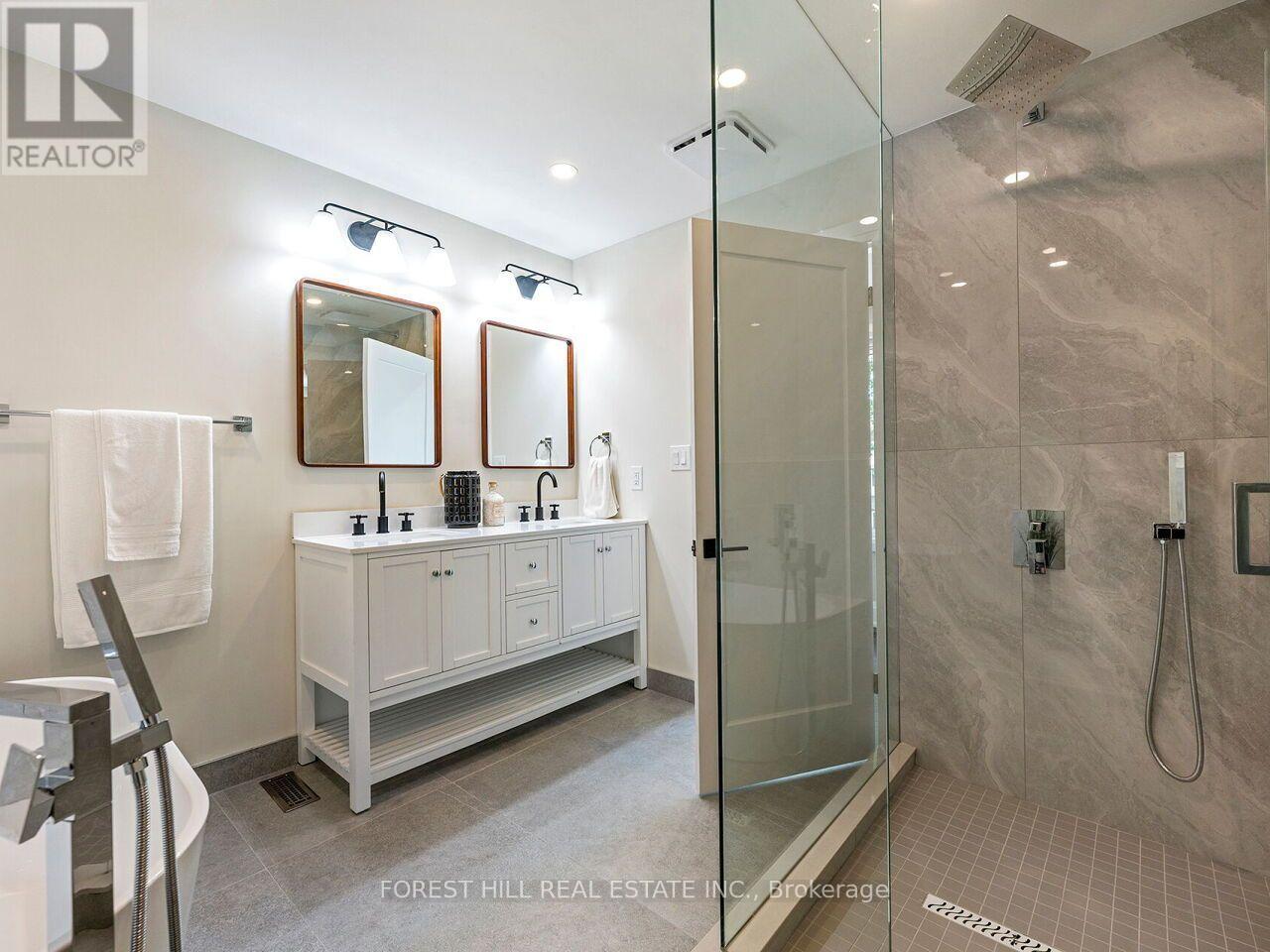 3582 GALLAGER DRIVE Mississauga (Erindale), ON L5C 2N6