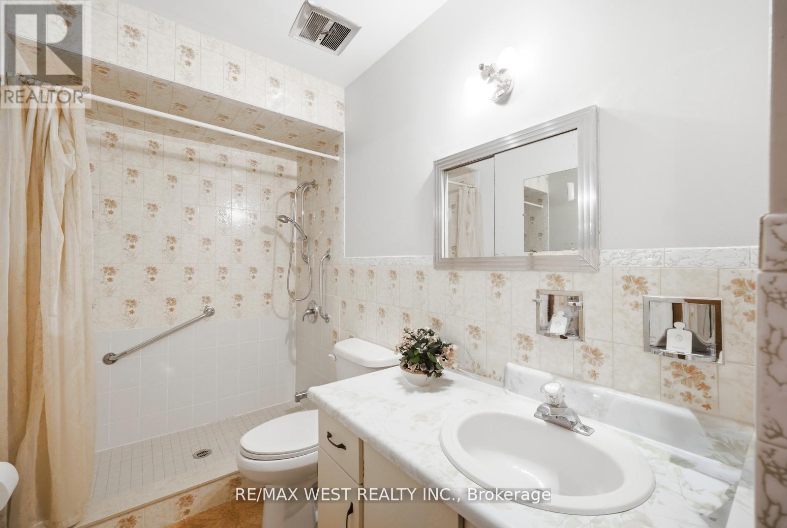 111 Shoreham Drive, Toronto, Ontario  M3N 1S8 - Photo 14 - W13664186