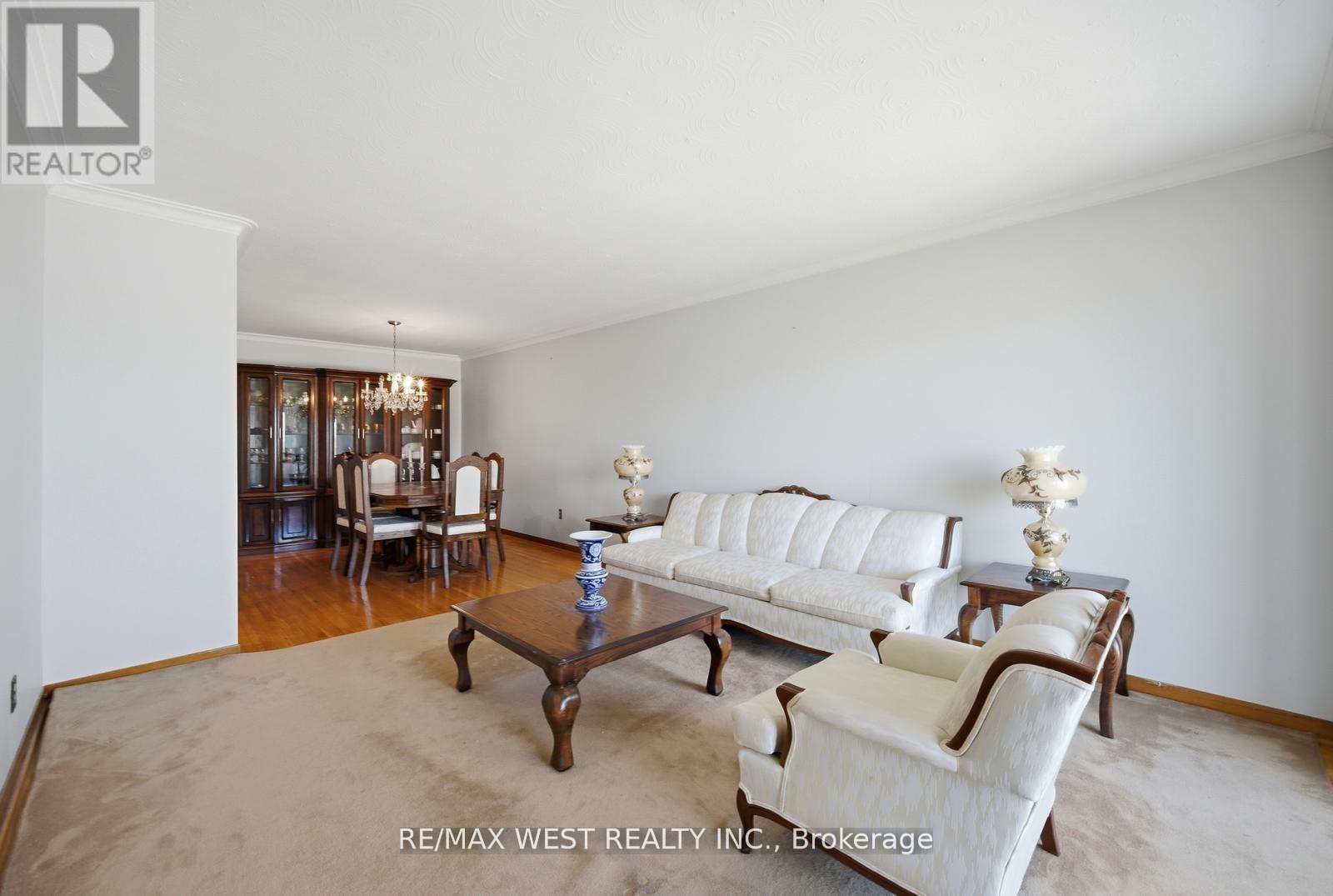 111 Shoreham Drive, Toronto, Ontario  M3N 1S8 - Photo 2 - W13664186