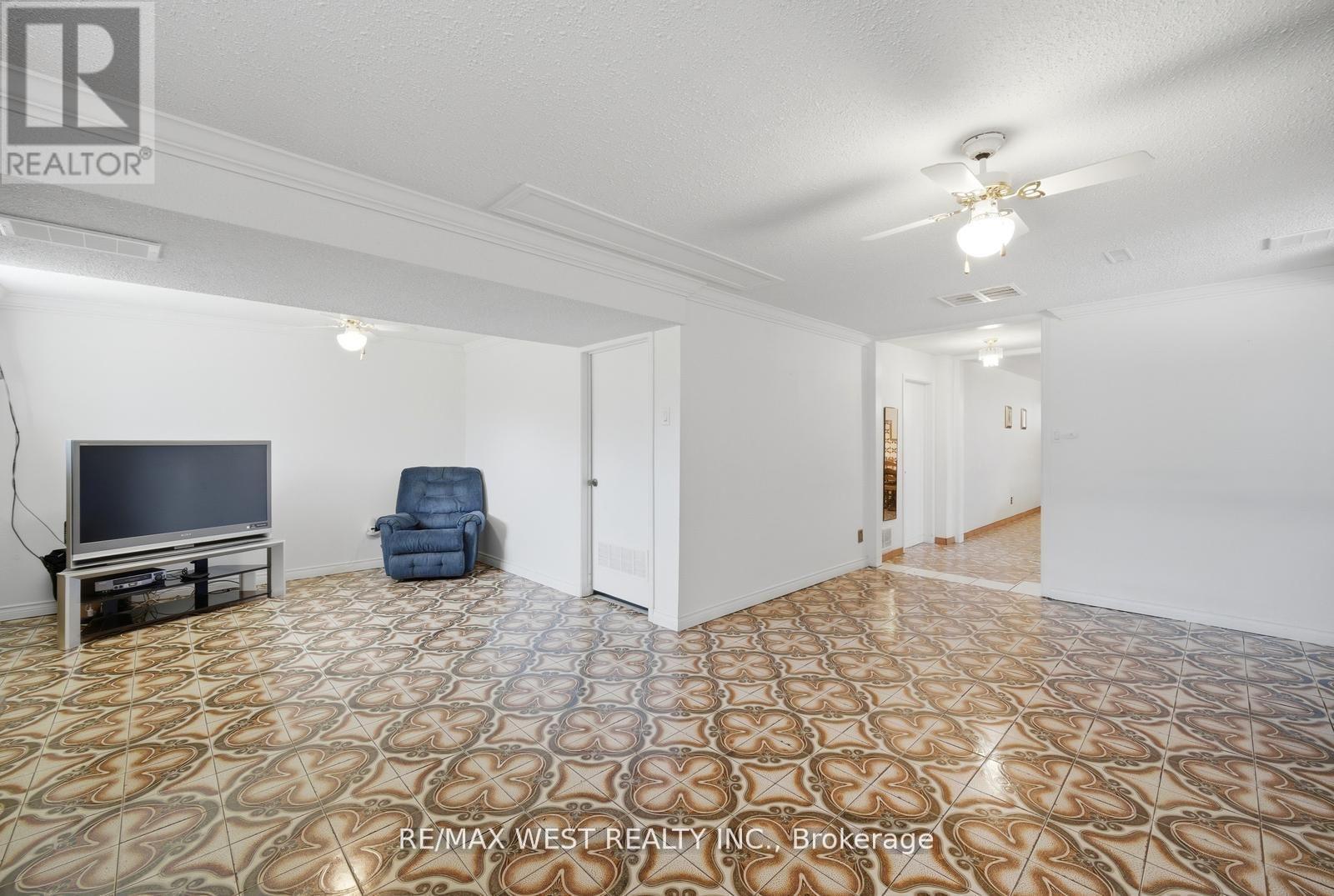 111 Shoreham Drive, Toronto, Ontario  M3N 1S8 - Photo 22 - W13664186