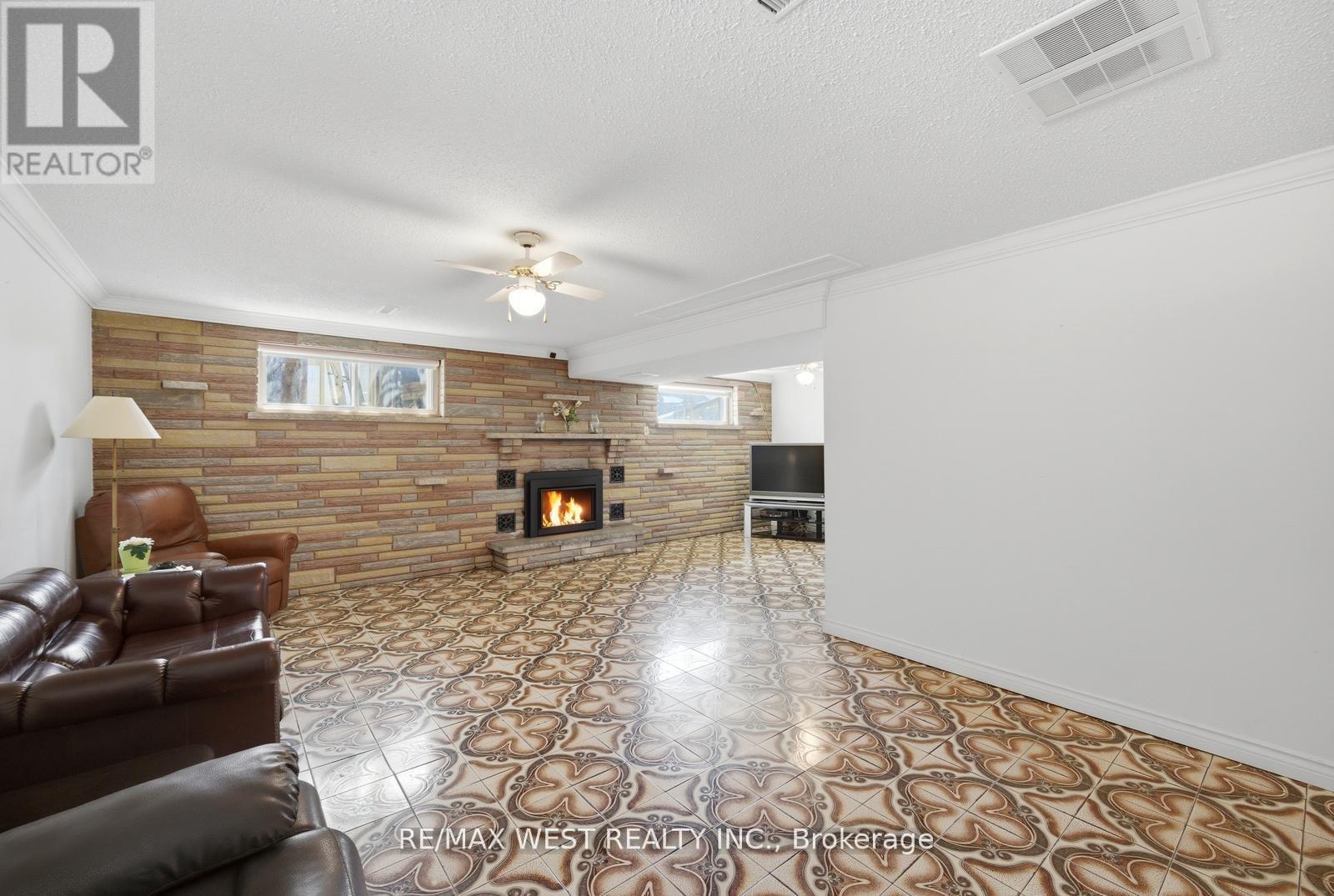111 Shoreham Drive, Toronto, Ontario  M3N 1S8 - Photo 24 - W13664186