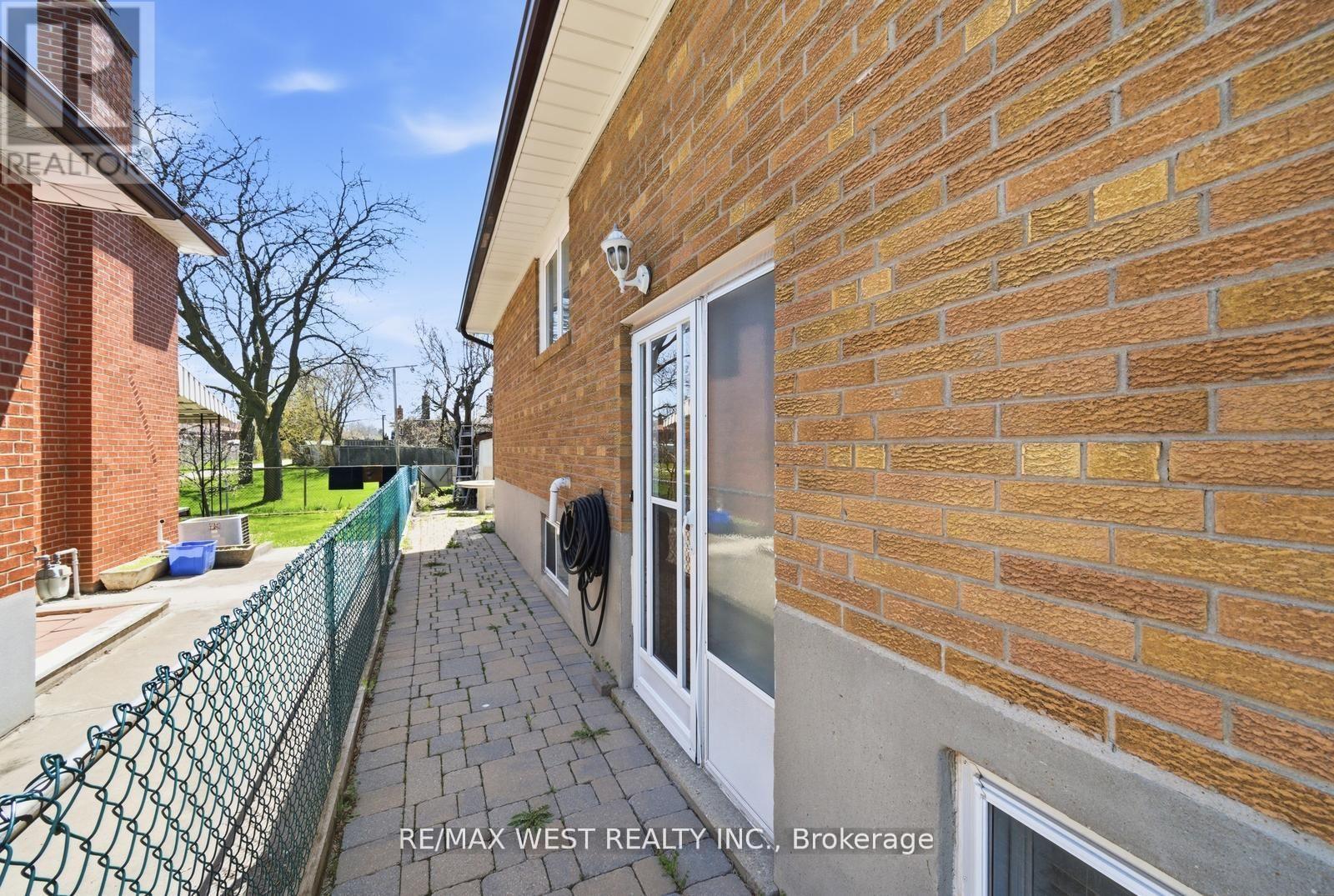 111 Shoreham Drive, Toronto, Ontario  M3N 1S8 - Photo 27 - W13664186
