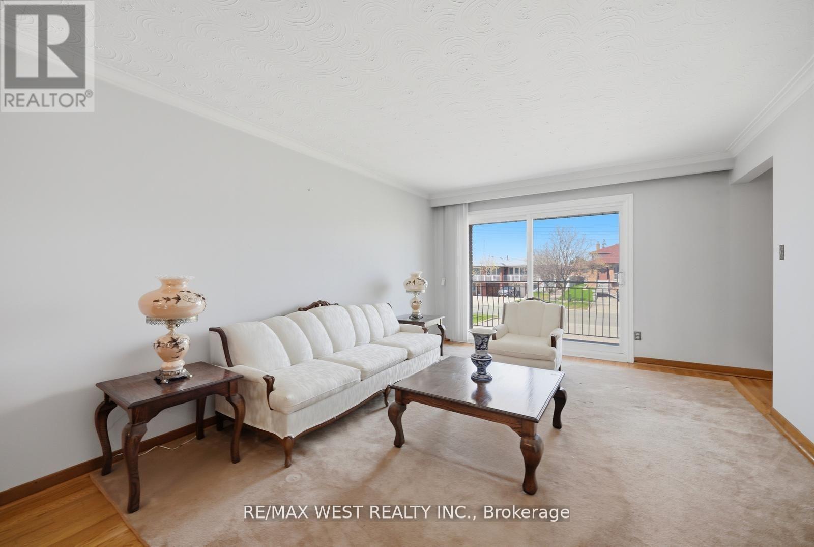111 Shoreham Drive, Toronto, Ontario  M3N 1S8 - Photo 4 - W13664186