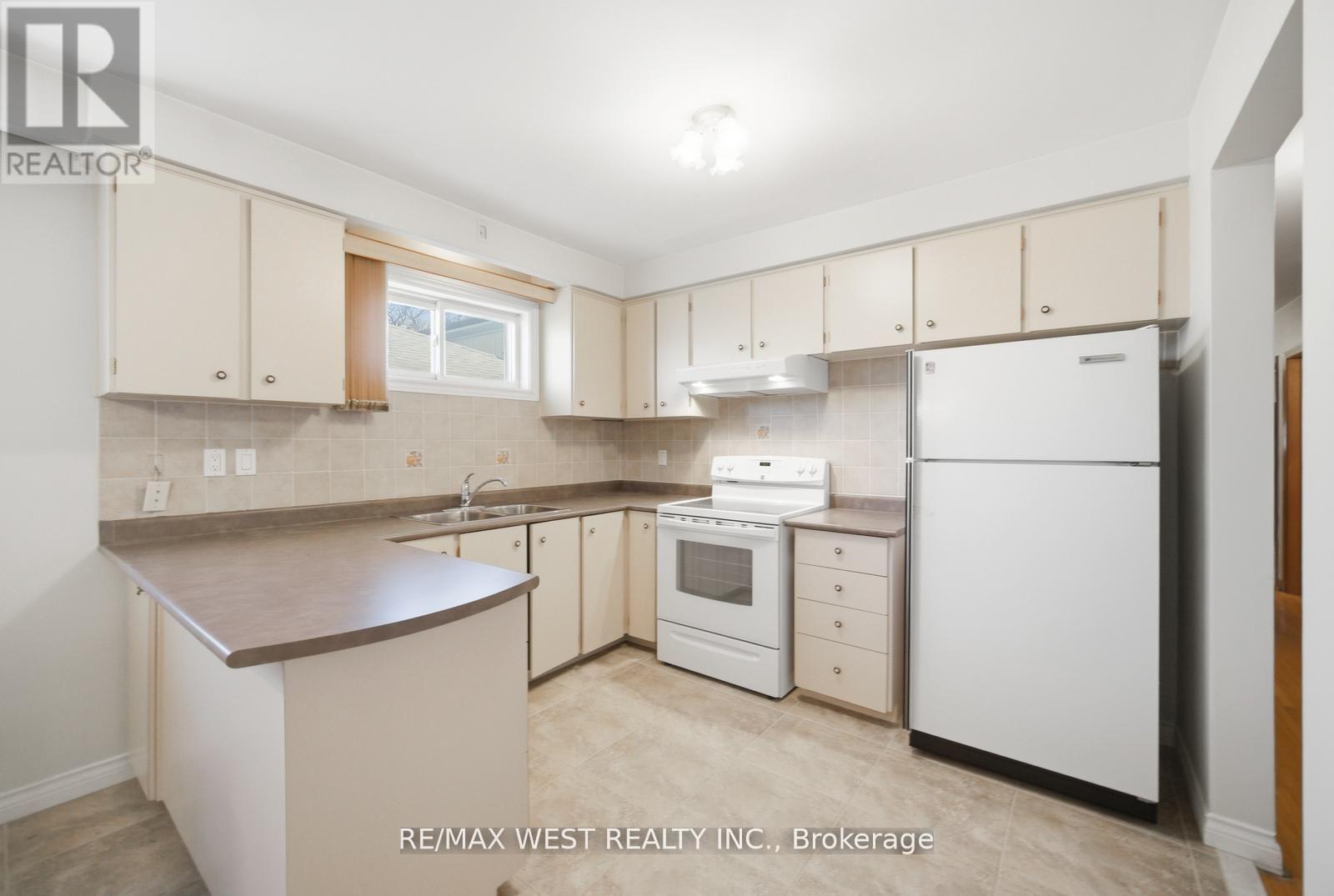 111 Shoreham Drive, Toronto, Ontario  M3N 1S8 - Photo 6 - W13664186