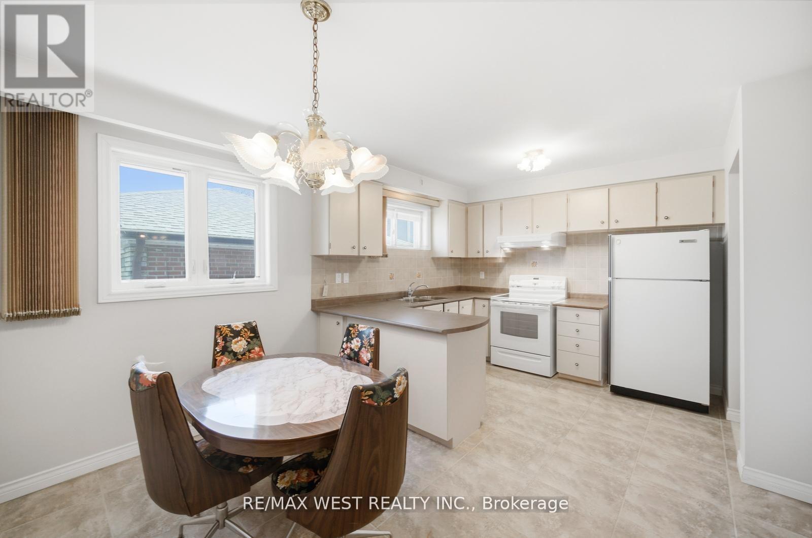 111 Shoreham Drive, Toronto, Ontario  M3N 1S8 - Photo 9 - W13664186