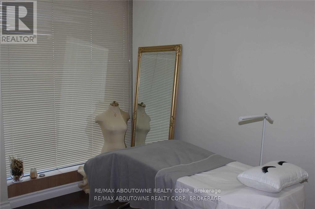 B - 207 Cross Avenue, Oakville, Ontario L6J 2W9 - Photo 4 - W13664276