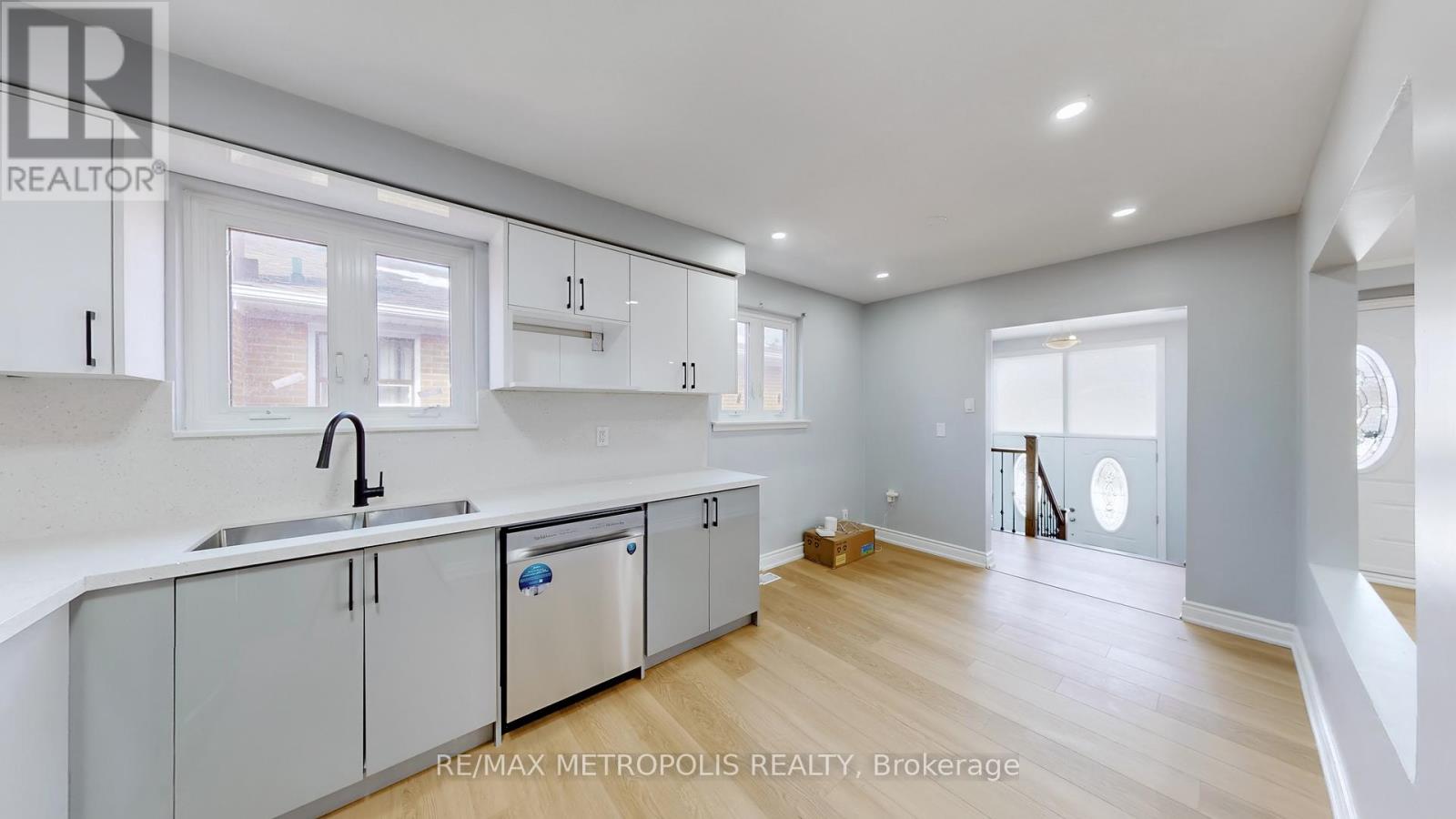 Upper - 3254 Fieldgate Drive, Mississauga, Ontario L4X 2H7 - Photo 12 - W13664326