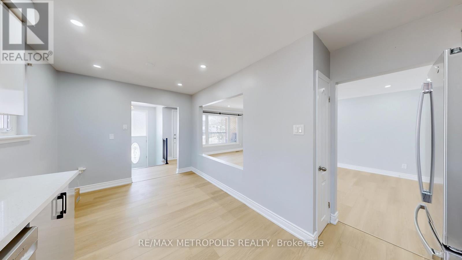 Upper - 3254 Fieldgate Drive, Mississauga, Ontario L4X 2H7 - Photo 14 - W13664326