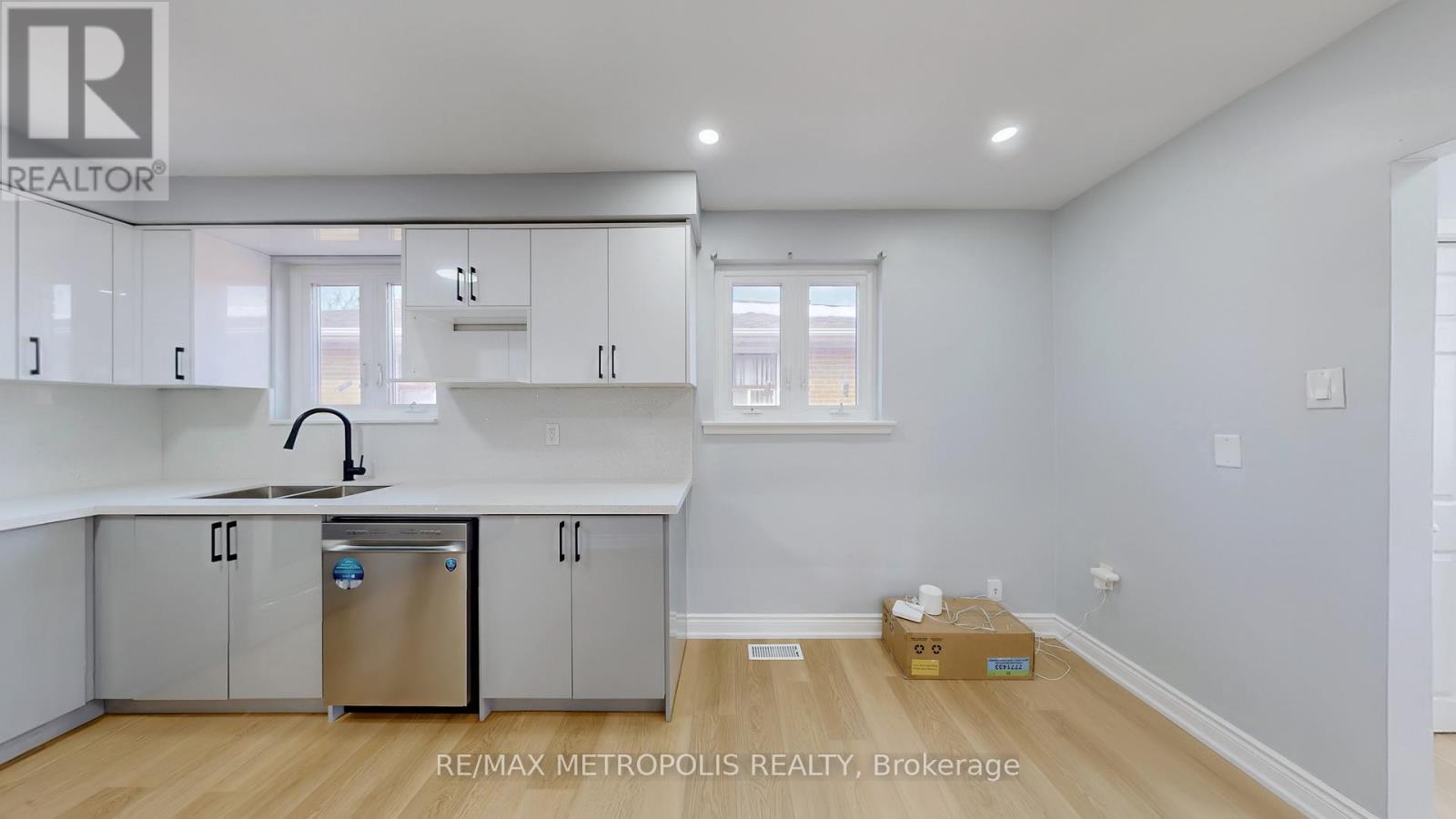 Upper - 3254 Fieldgate Drive, Mississauga, Ontario L4X 2H7 - Photo 15 - W13664326