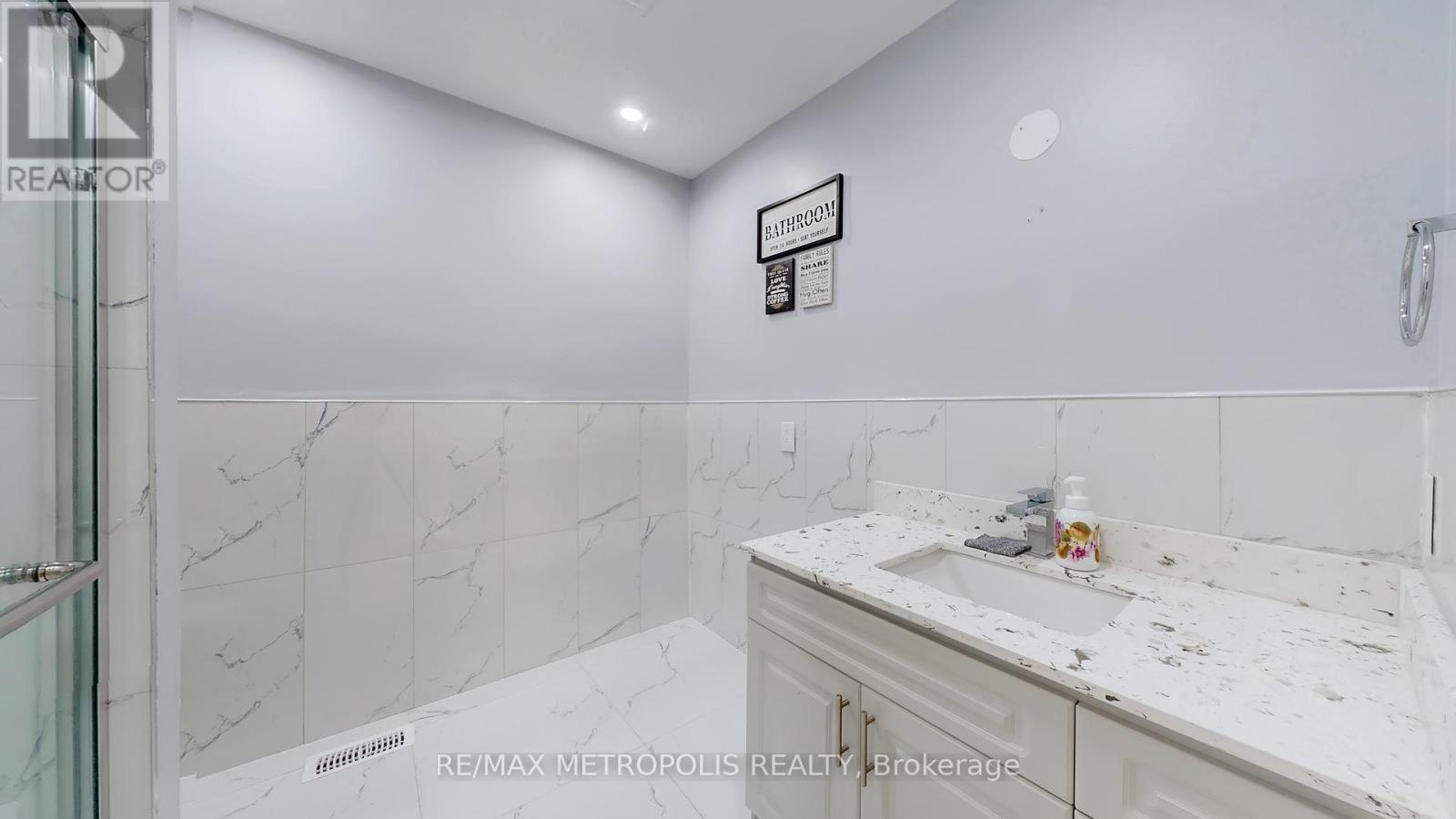 Upper - 3254 Fieldgate Drive, Mississauga, Ontario L4X 2H7 - Photo 31 - W13664326