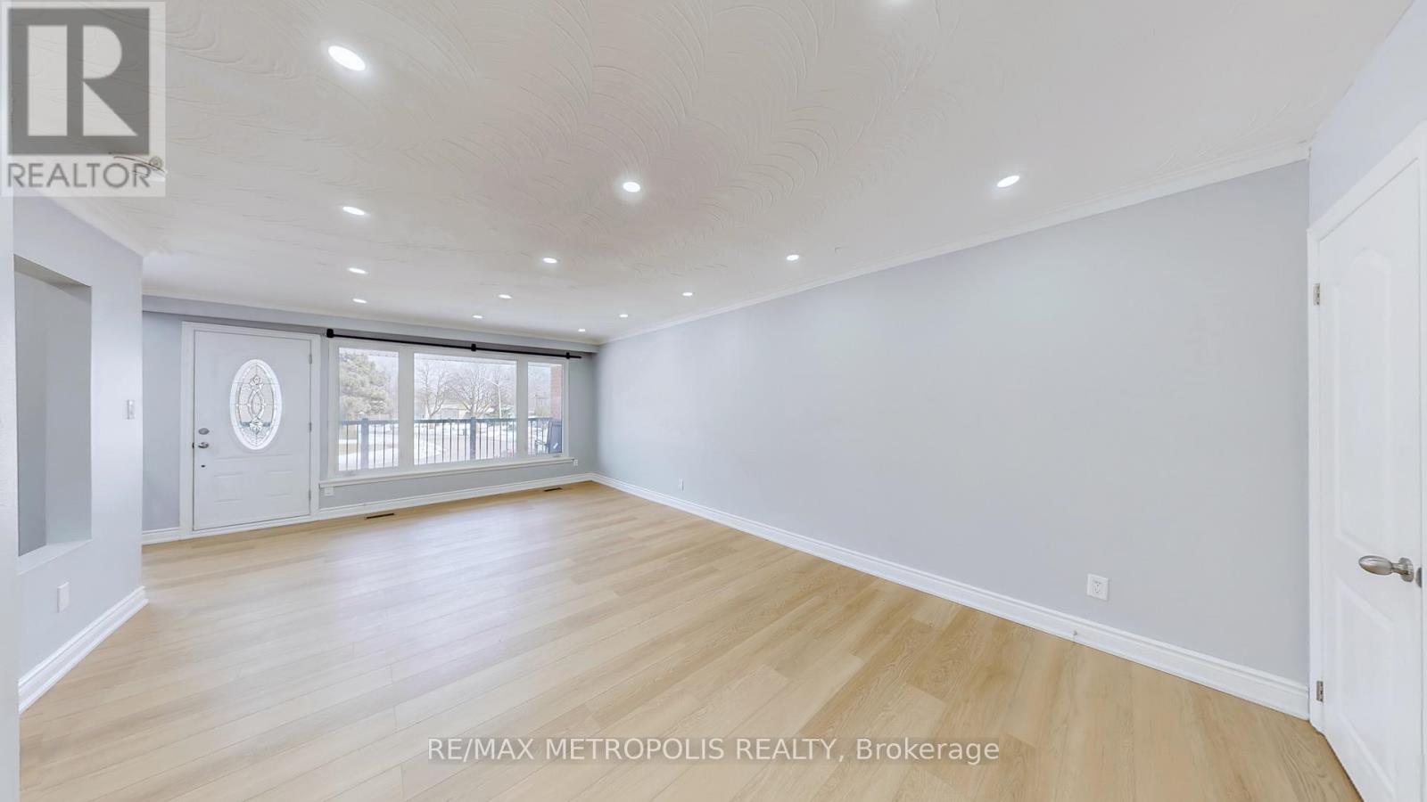 Upper - 3254 Fieldgate Drive, Mississauga, Ontario L4X 2H7 - Photo 5 - W13664326
