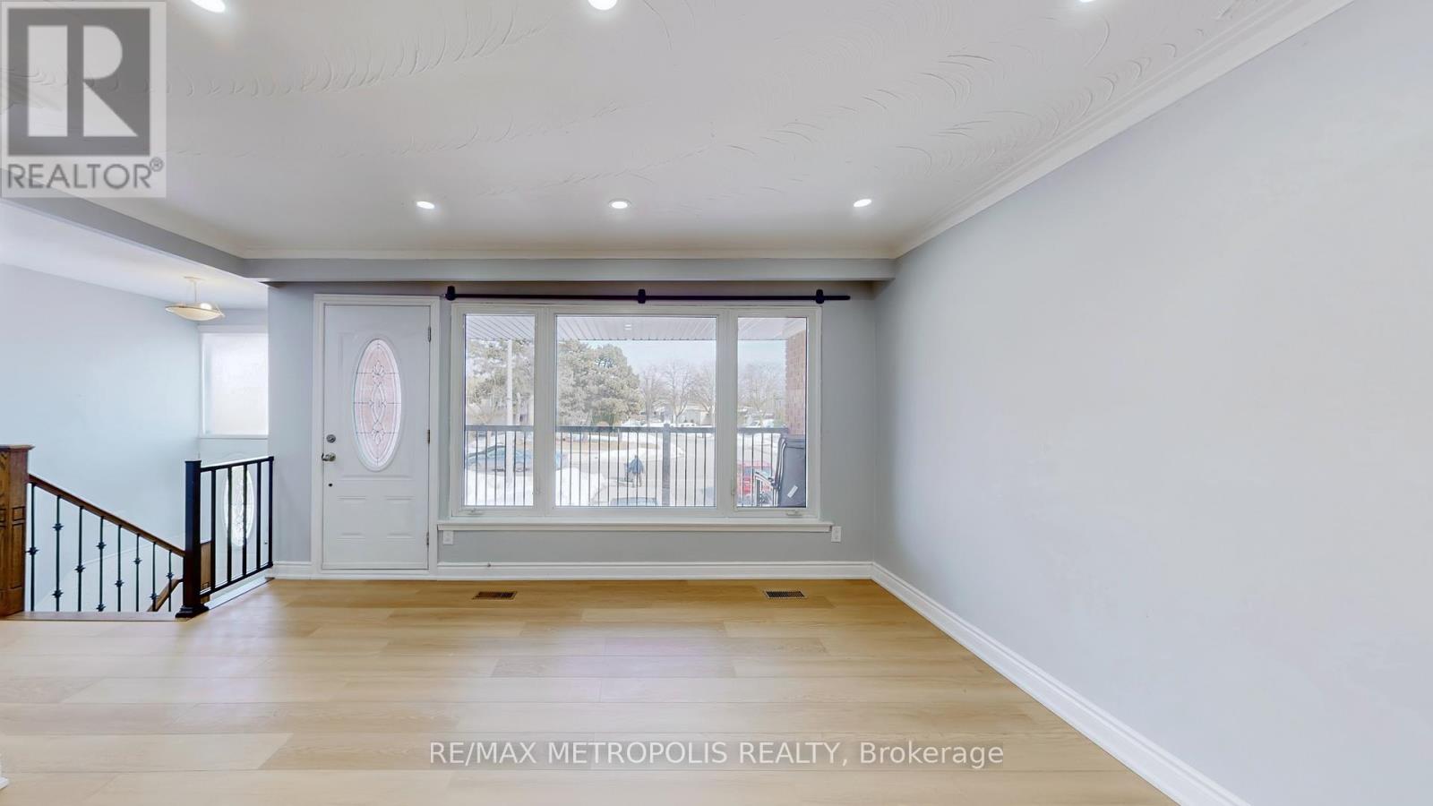 Upper - 3254 Fieldgate Drive, Mississauga, Ontario L4X 2H7 - Photo 6 - W13664326